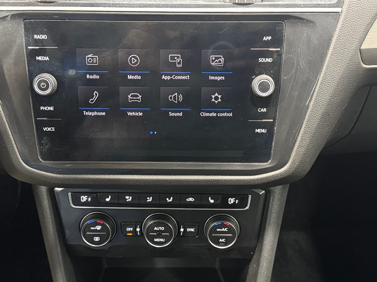 Thumbnail: 2019 Volkswagen Tiguan - 3