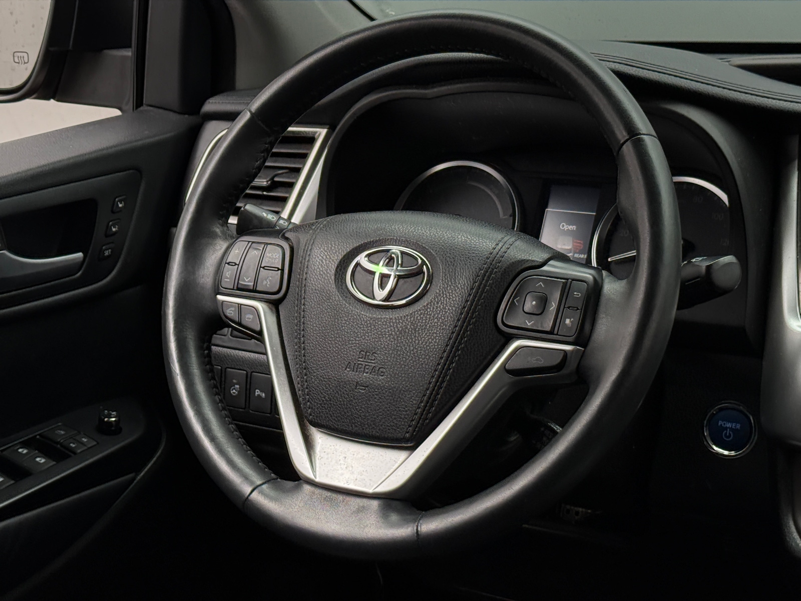 Thumbnail: 2016 Toyota Highlander - 4
