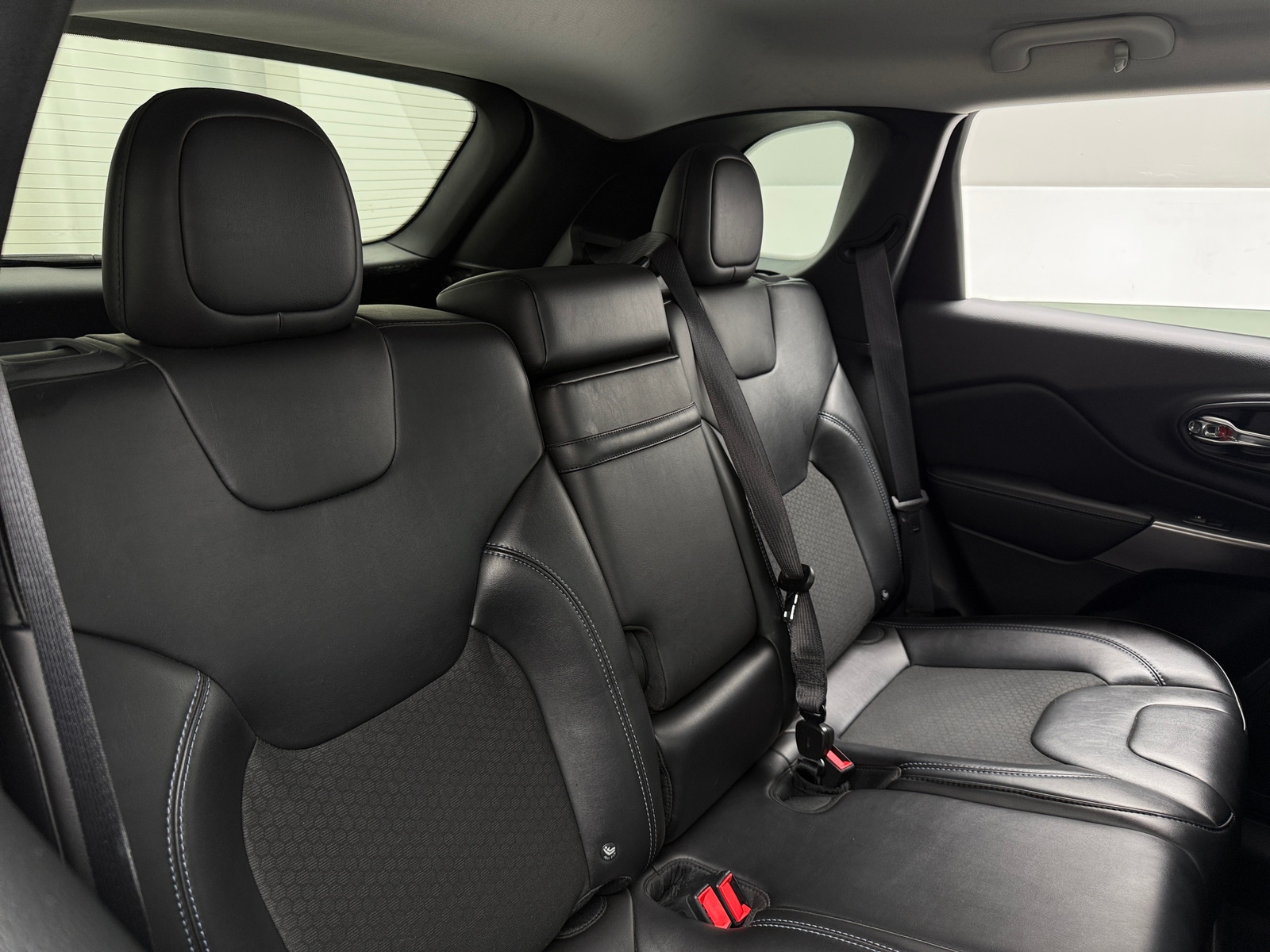 Thumbnail: 2019 Jeep Cherokee - 6