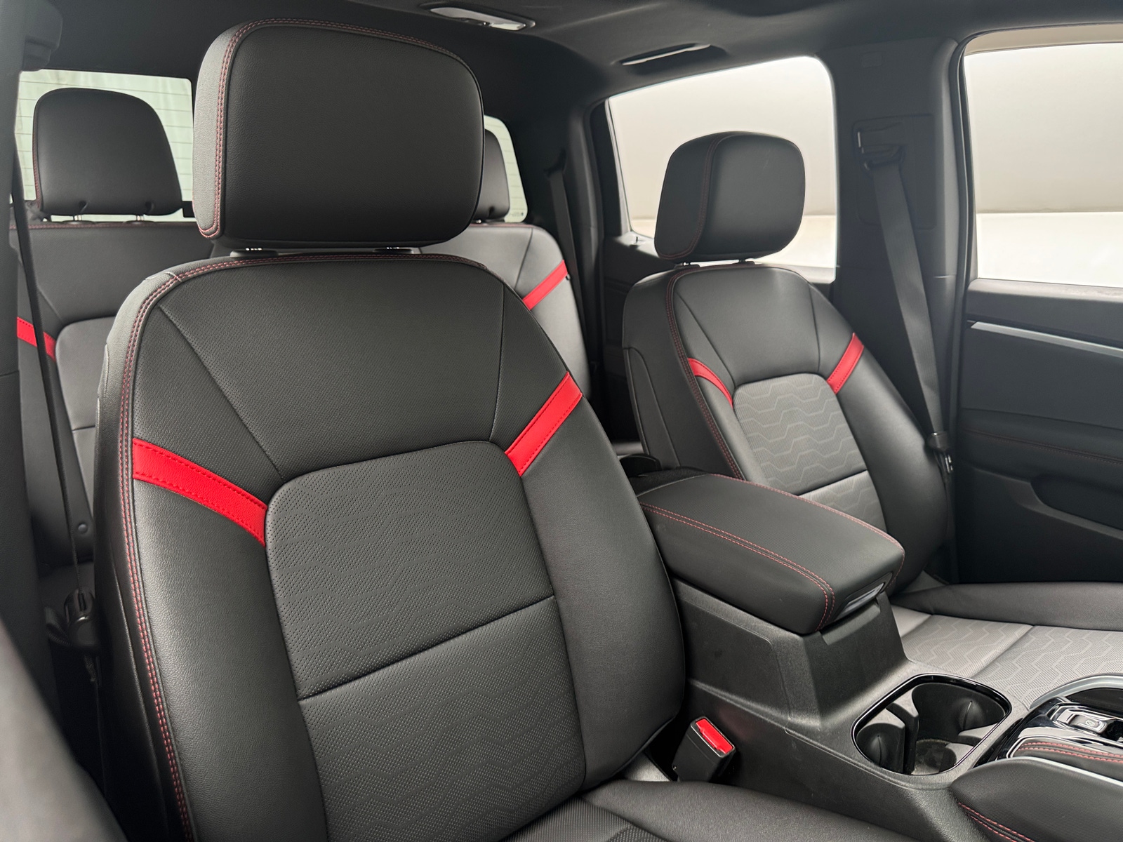 Thumbnail: 2023 Chevrolet Colorado - 2