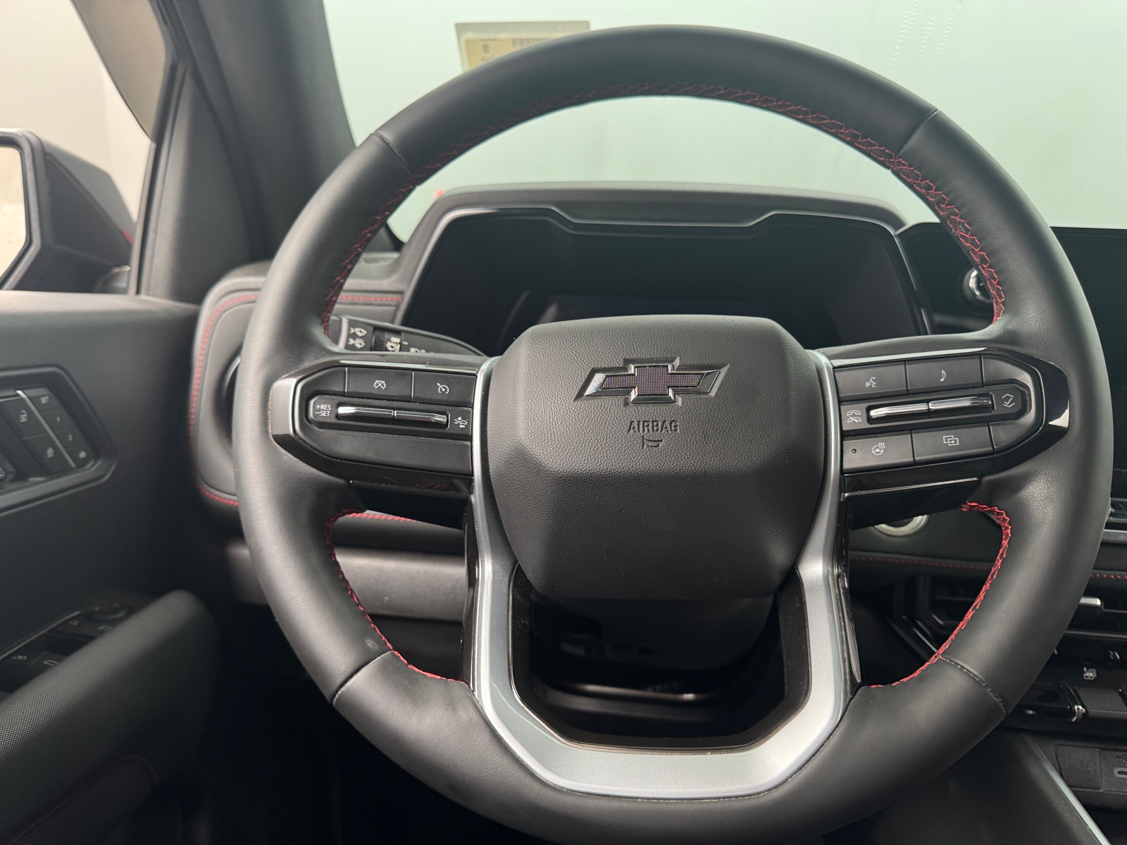 Thumbnail: 2023 Chevrolet Colorado - 5