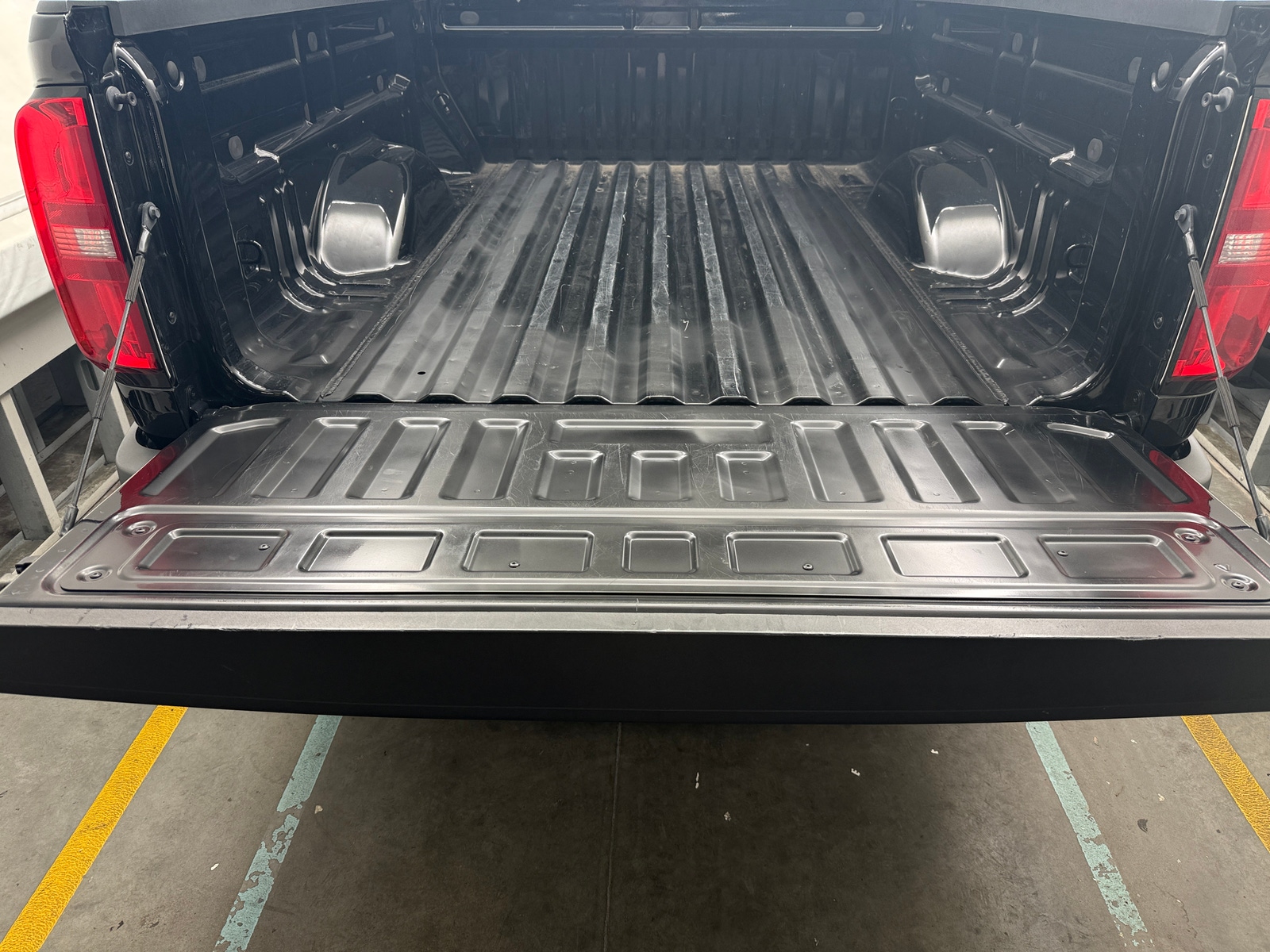 Thumbnail: 2021 Chevrolet Colorado - 6