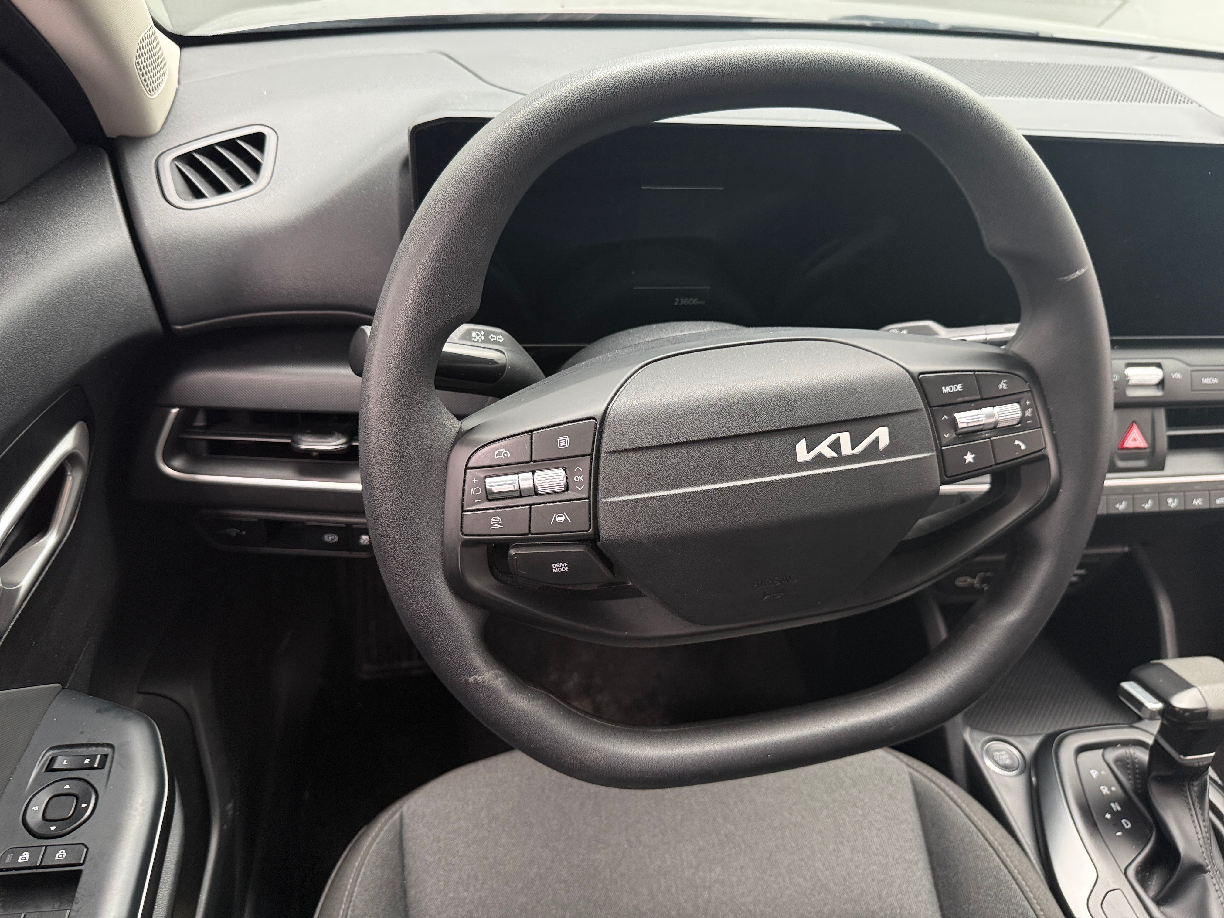 2025 Kia K4 LXS - Photo 3