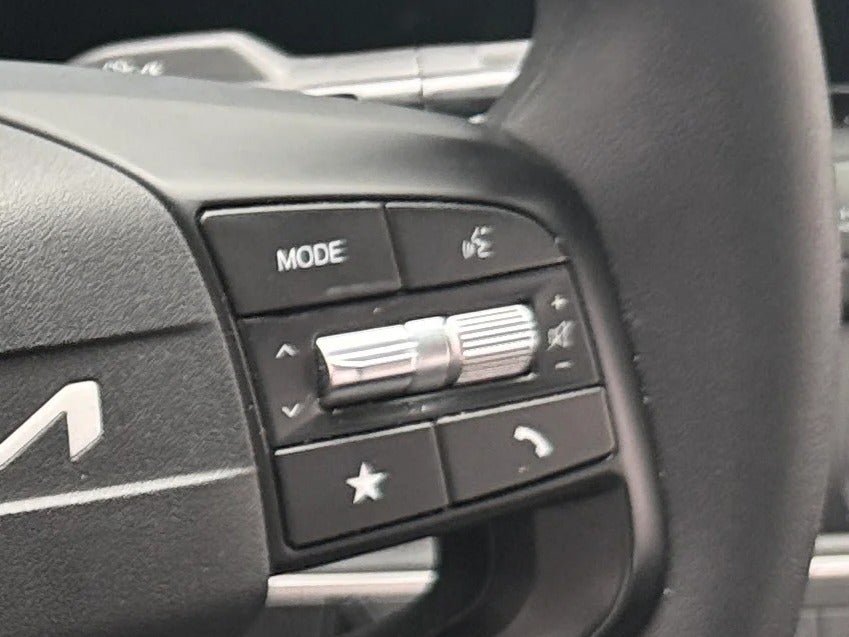 2025 Kia K4 LXS - Photo 16