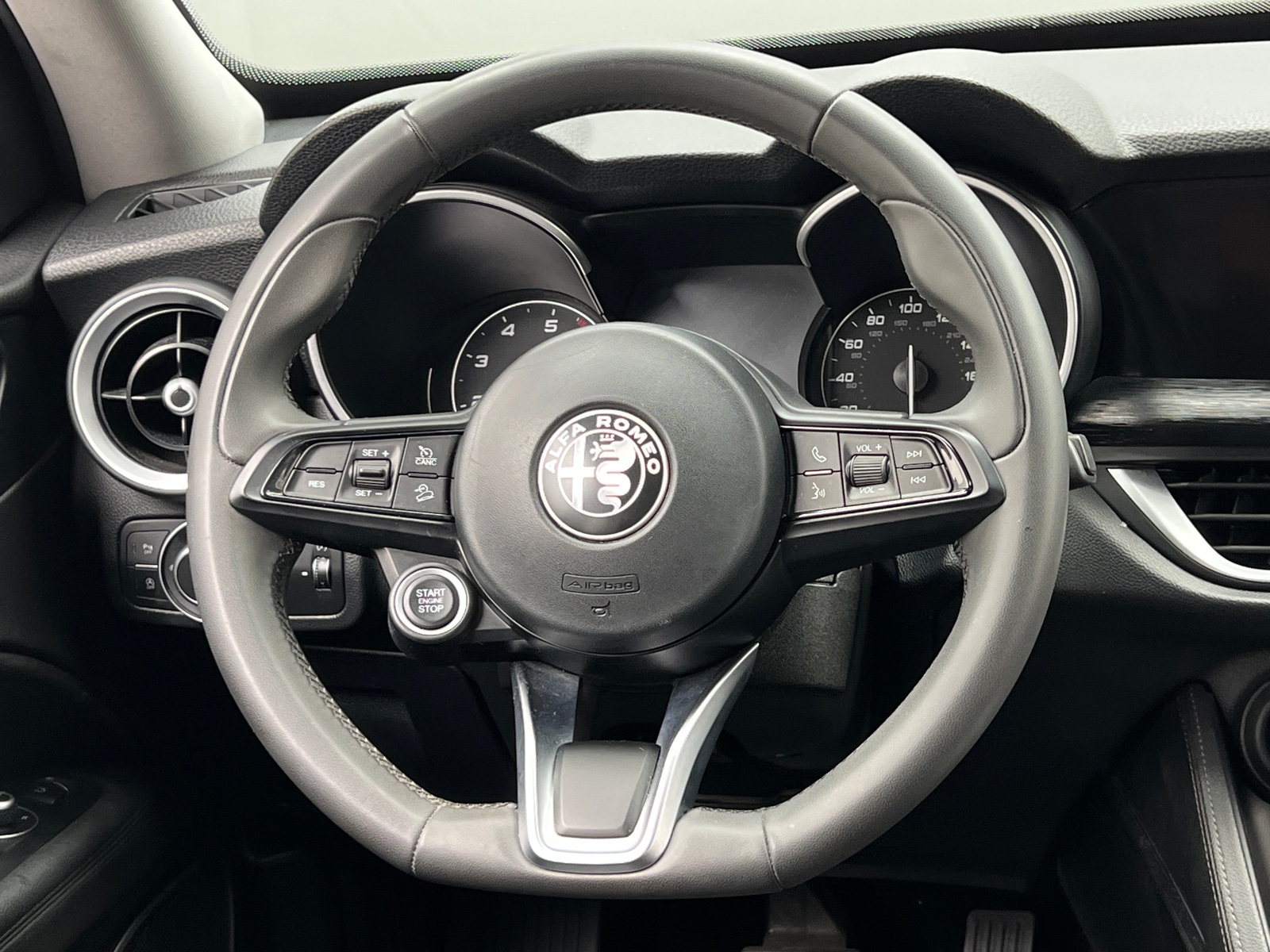 Thumbnail: 2020 Alfa Romeo Stelvio - 4