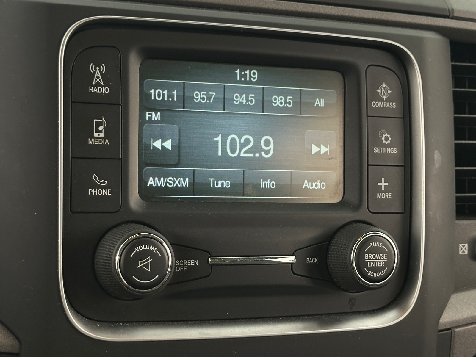Thumbnail: 2020 RAM 1500 Classic - 4
