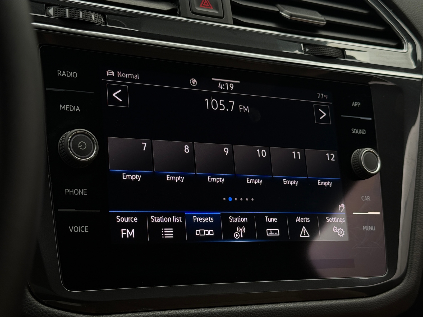 Thumbnail: 2023 Volkswagen Tiguan - 3