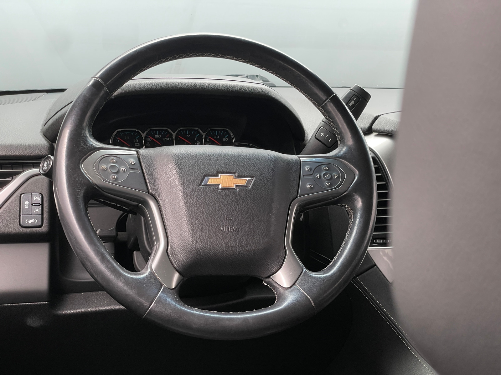 Thumbnail: 2019 Chevrolet Tahoe - 4