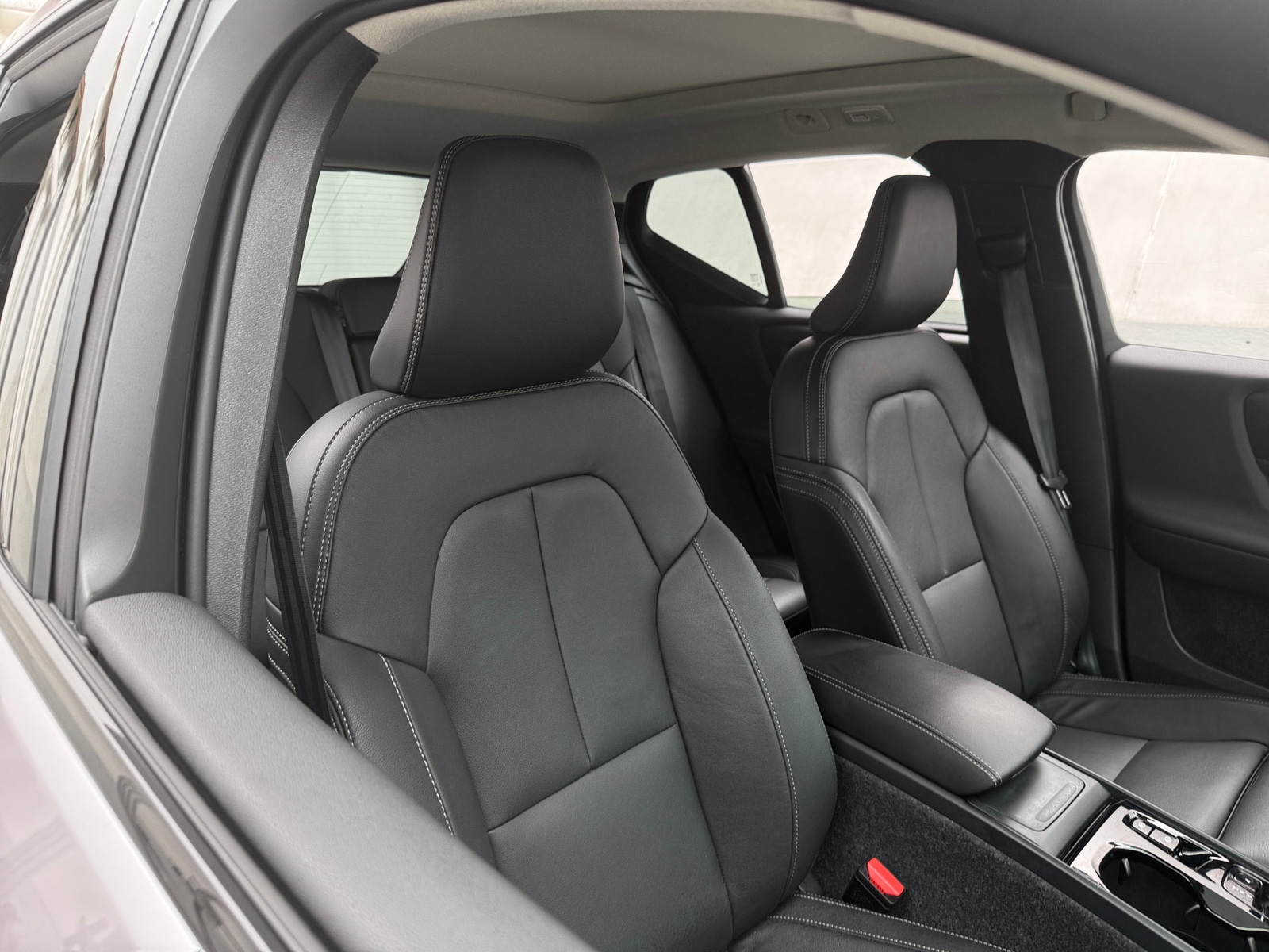 Thumbnail: 2026 Volvo XC40 - 2
