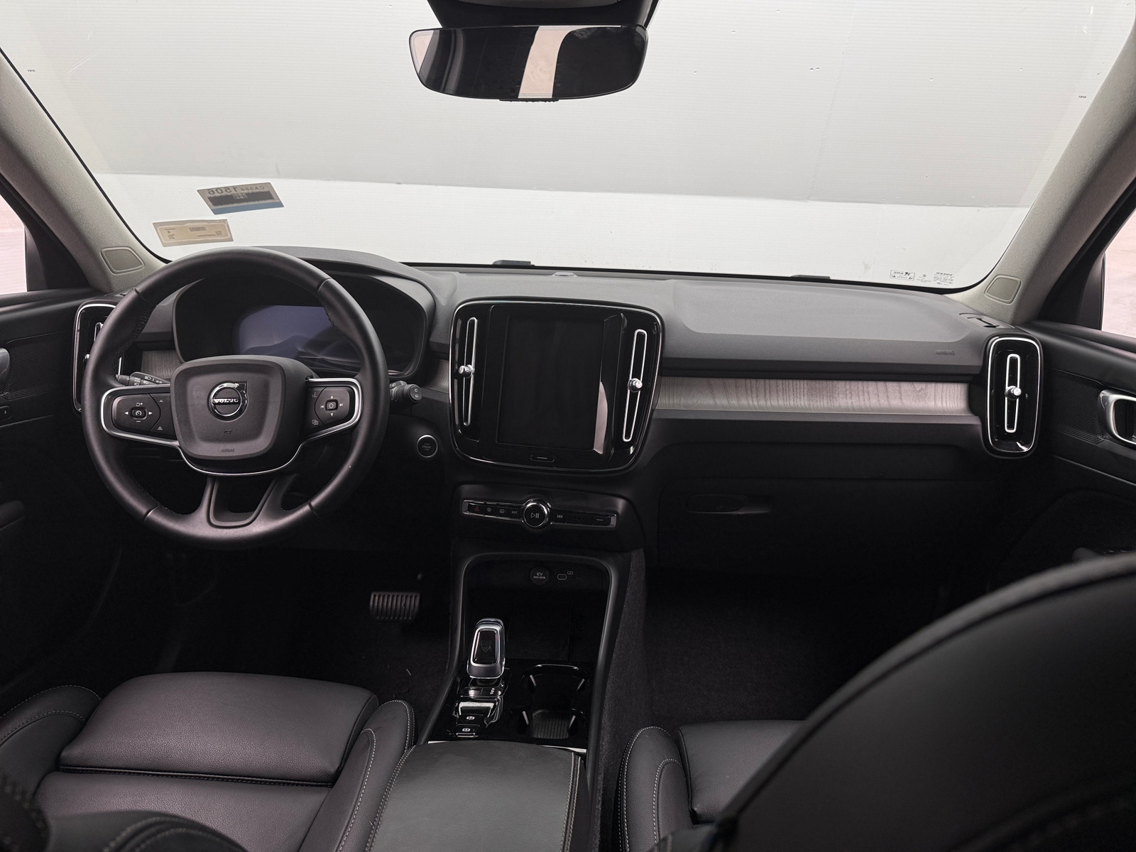 Thumbnail: 2026 Volvo XC40 - 3