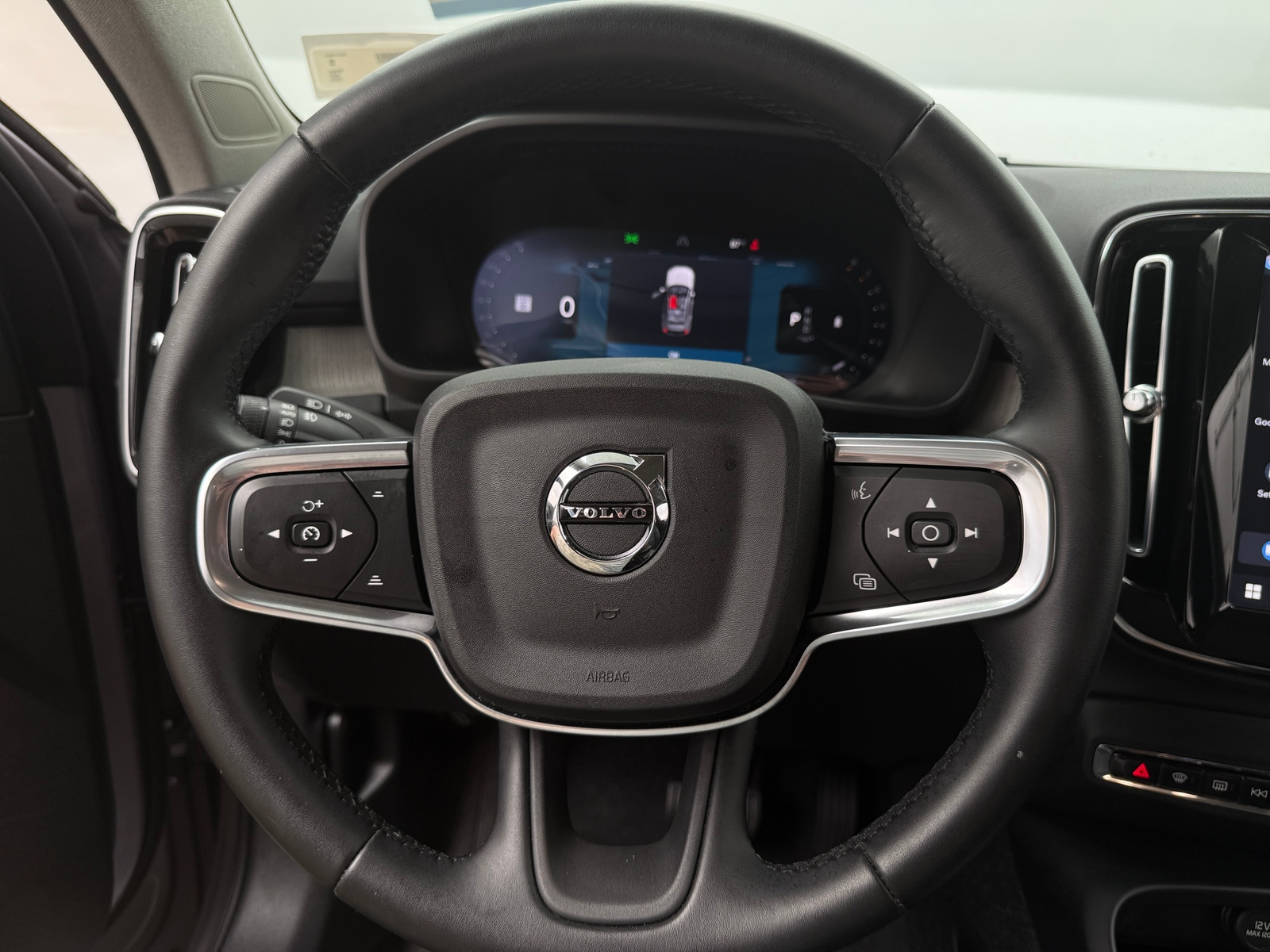 Thumbnail: 2026 Volvo XC40 - 5