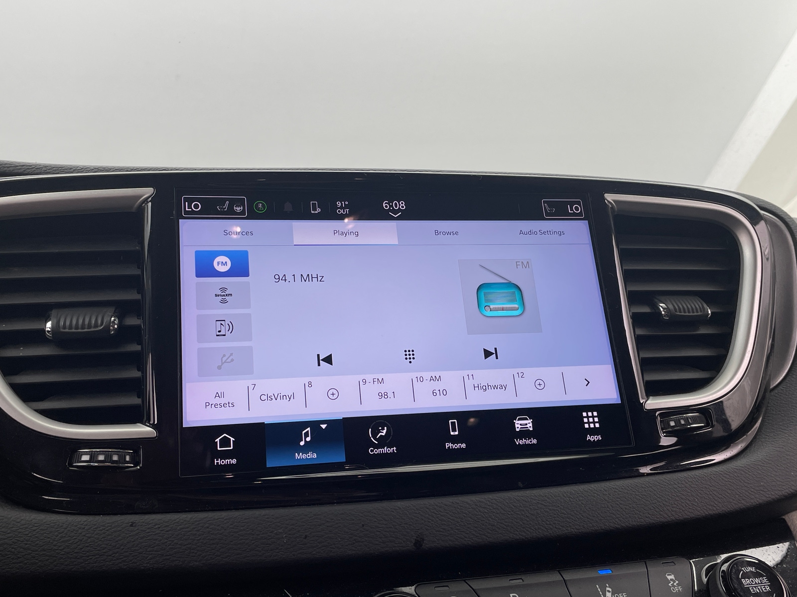 Thumbnail: 2024 Chrysler Pacifica - 3