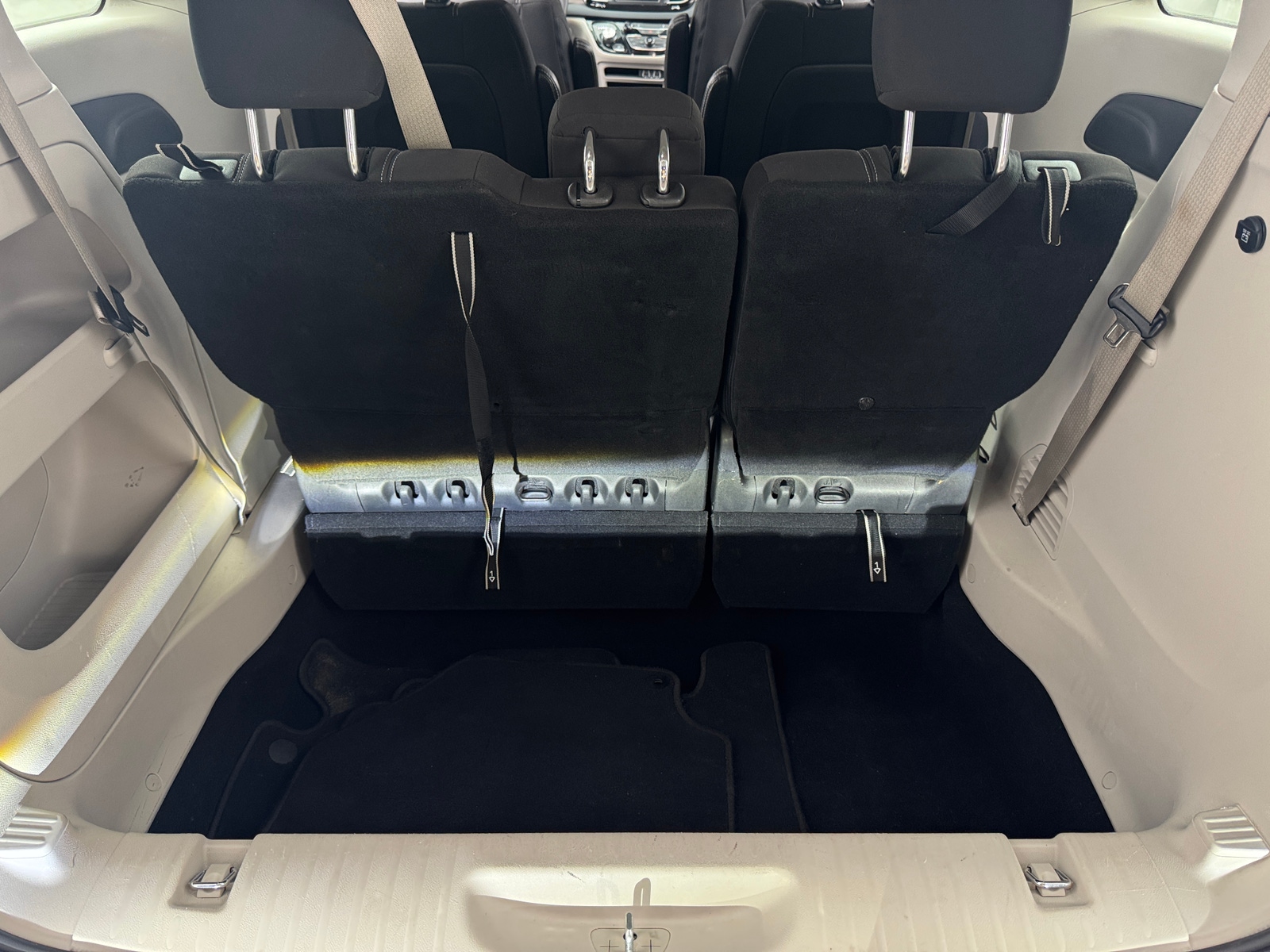 Thumbnail: 2023 Chrysler Voyager - 7