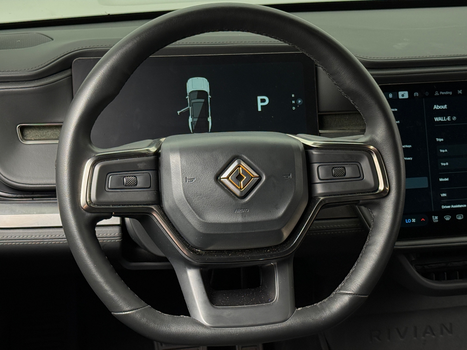 Thumbnail: 2025 Rivian R1S - 4