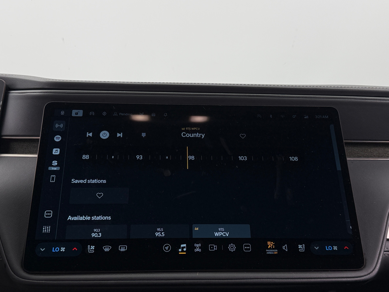 Thumbnail: 2025 Rivian R1S - 3