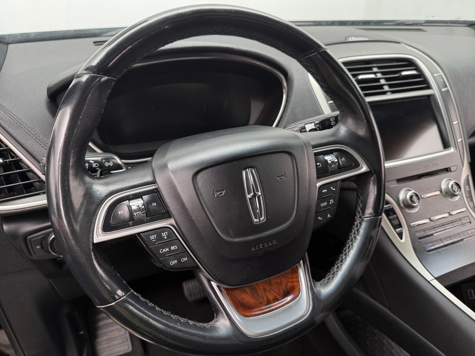 Thumbnail: 2019 Lincoln Nautilus - 4