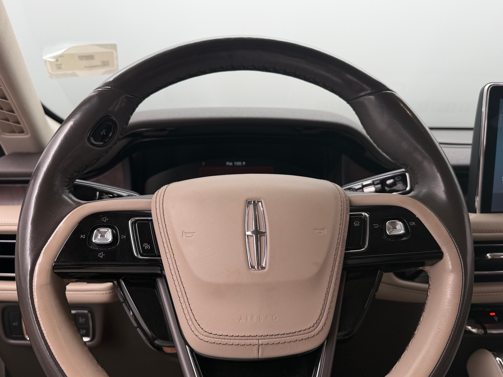 Thumbnail: 2022 Lincoln Aviator - 4