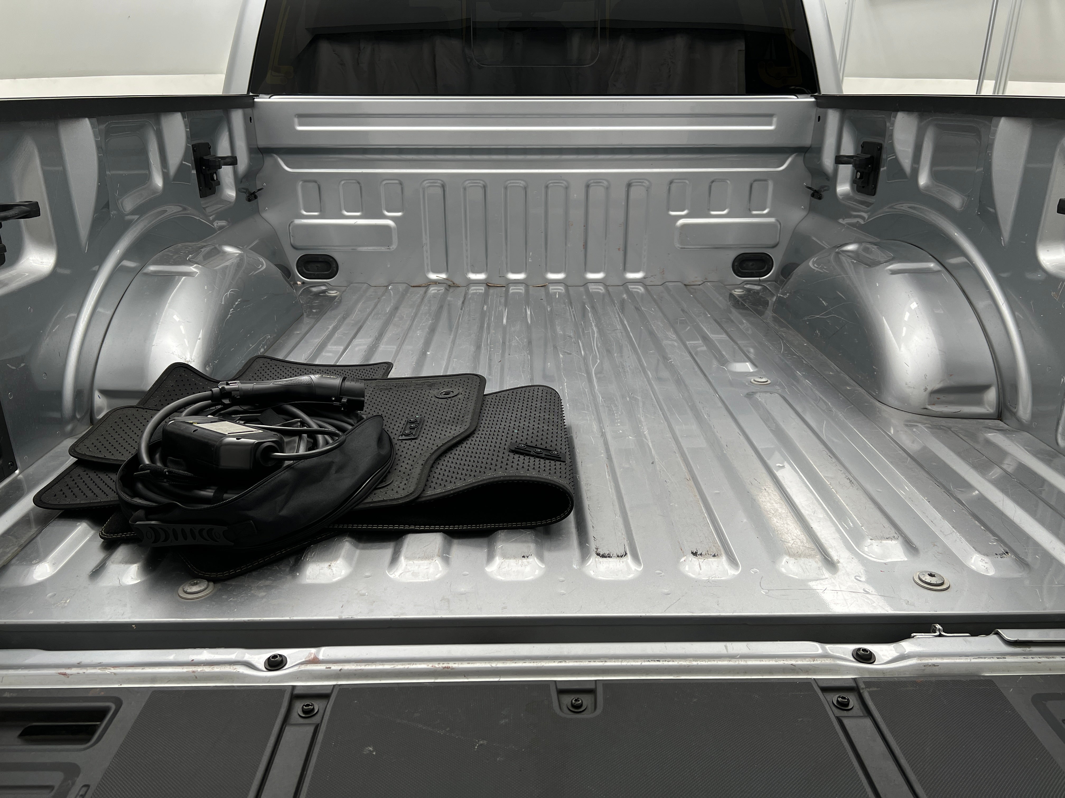 Used 2022 Ford F-150 Lightning Platinum with VIN 1FT6W1EV5NWG10659 for sale in Auburn, WA