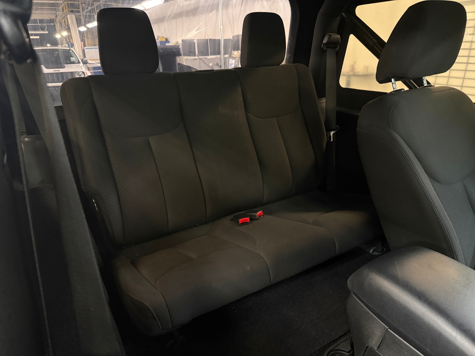 Thumbnail: 2015 Jeep Wrangler - 6