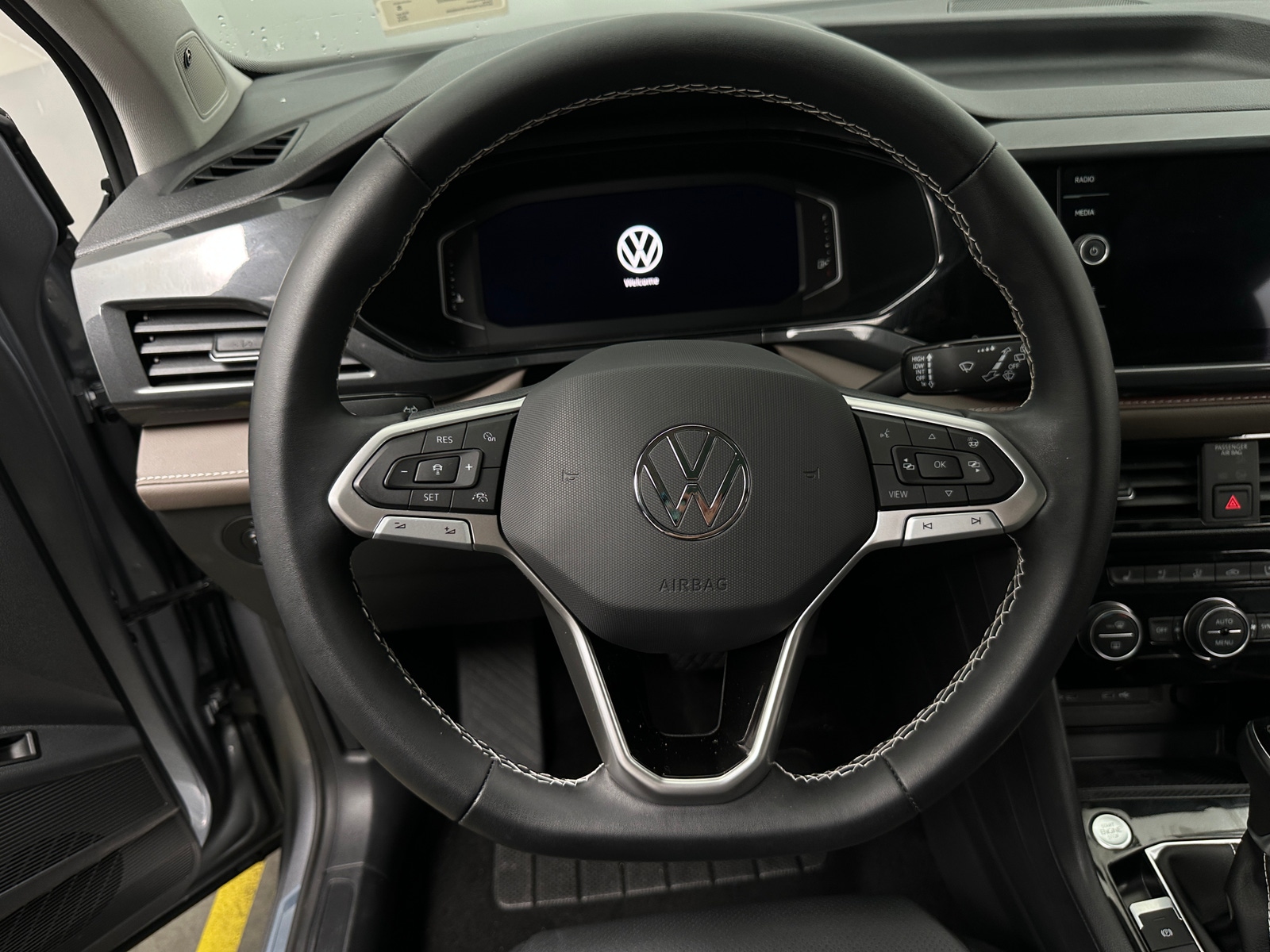 Thumbnail: 2023 Volkswagen Taos - 4