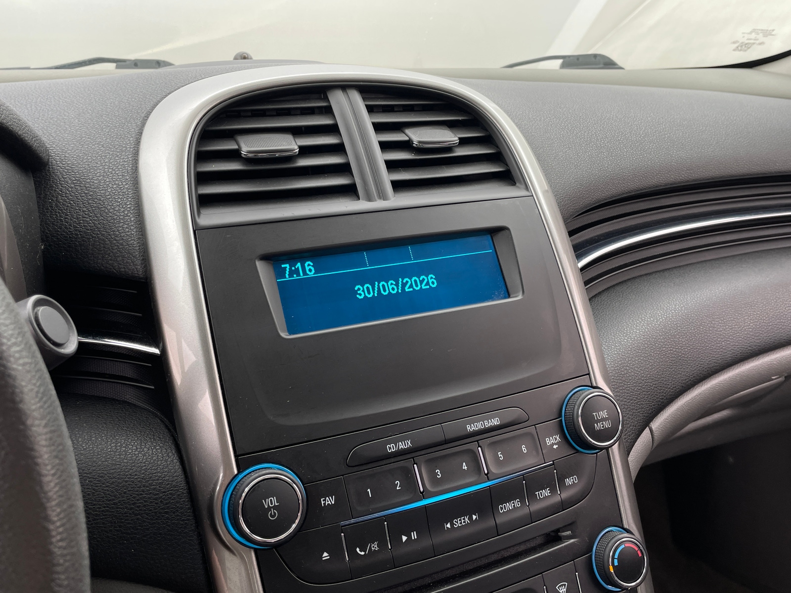Thumbnail: 2015 Chevrolet Malibu - 4