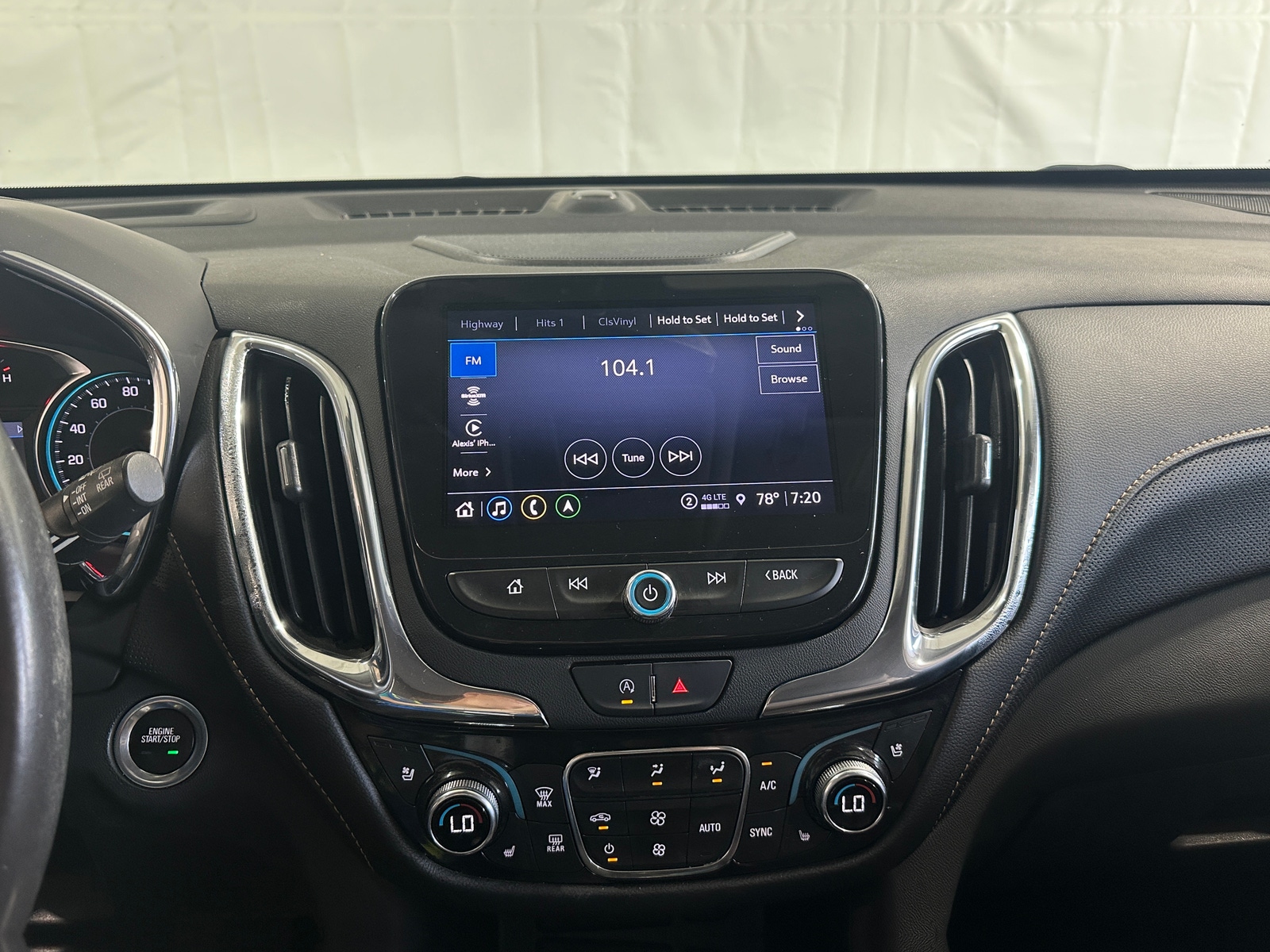 Thumbnail: 2022 Chevrolet Equinox - 3