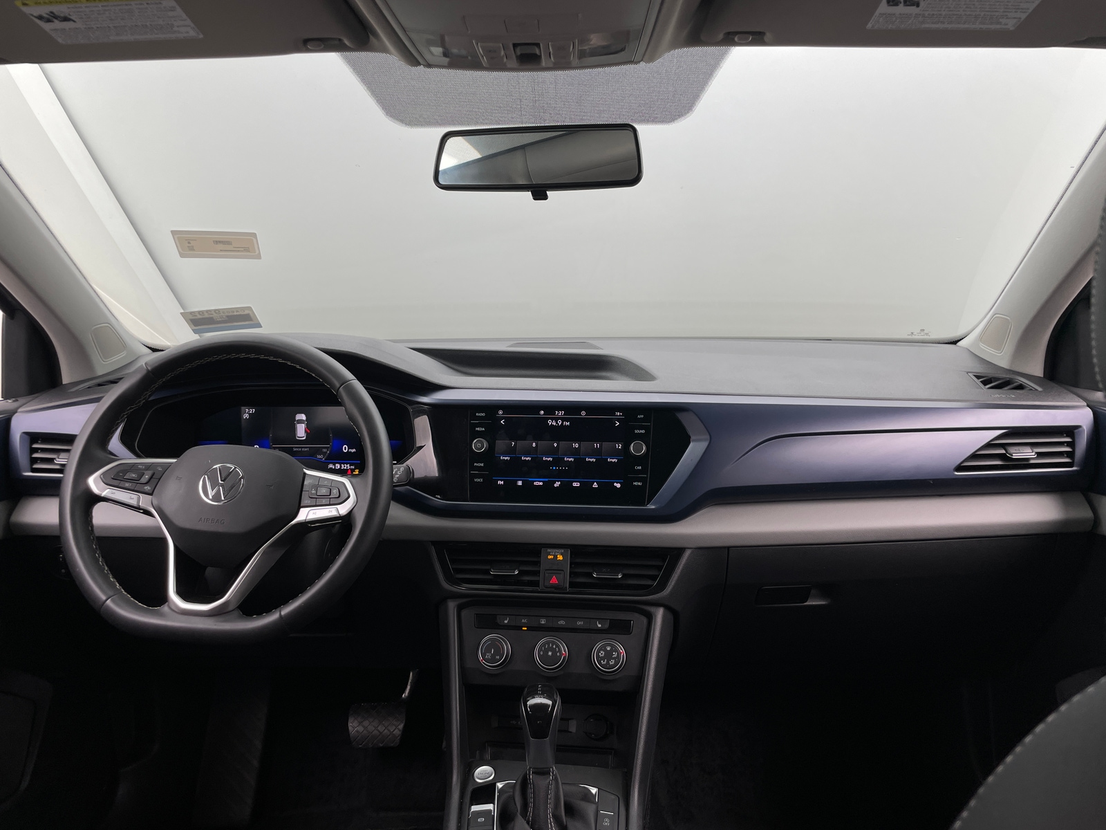 Thumbnail: 2022 Volkswagen Taos - 3