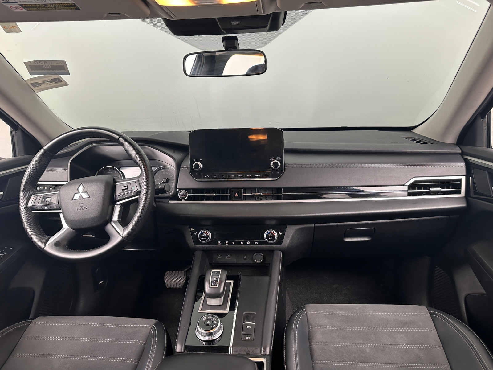 Thumbnail: 2024 Mitsubishi Outlander - 2