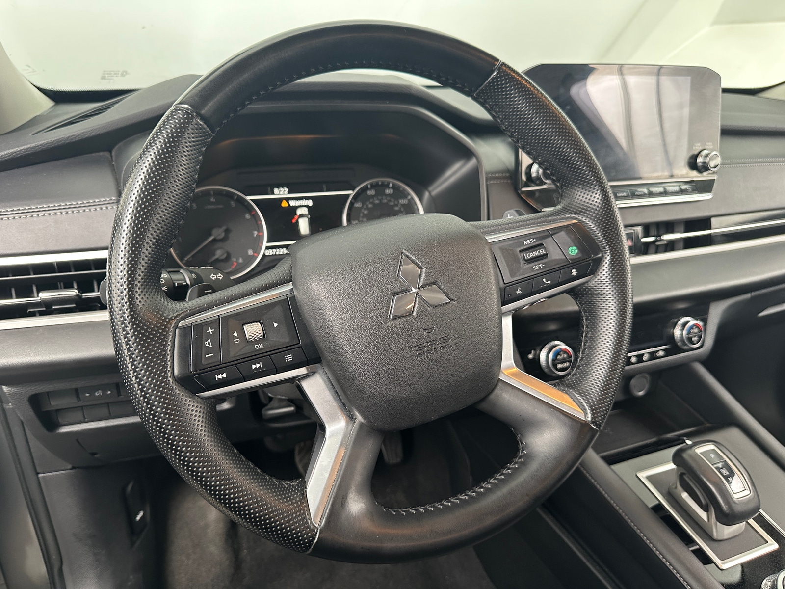 Thumbnail: 2024 Mitsubishi Outlander - 4