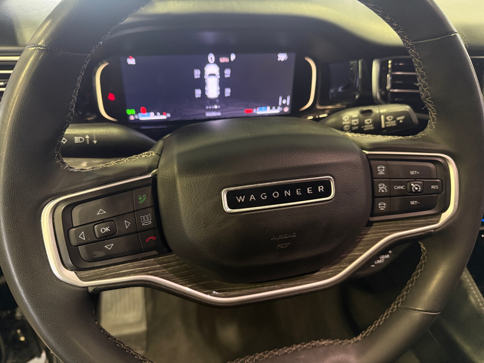 Thumbnail: 2022 Jeep Wagoneer - 4