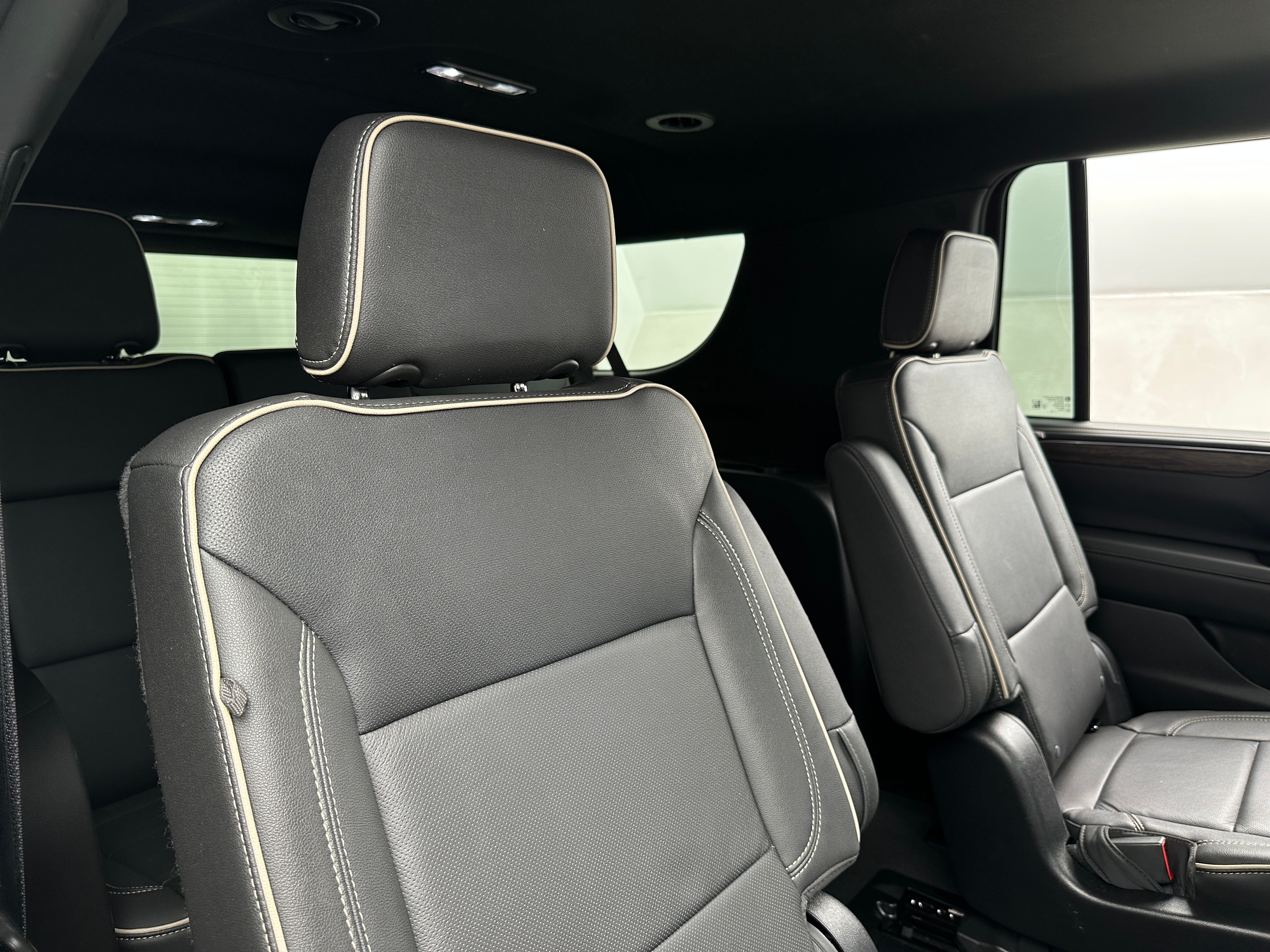 2023 Chevrolet Suburban Premier - Photo 4