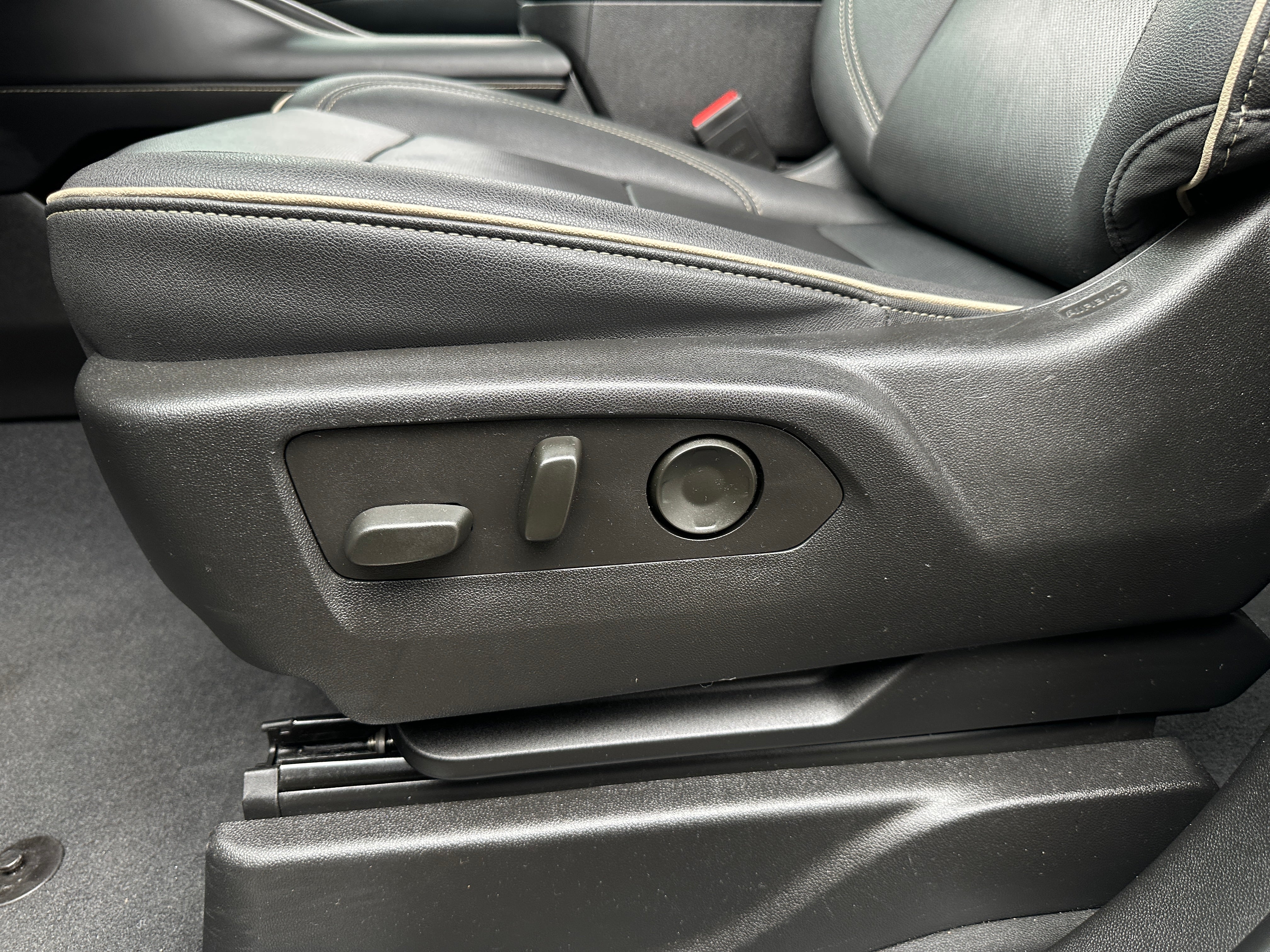 2023 Chevrolet Suburban Premier - Photo 3