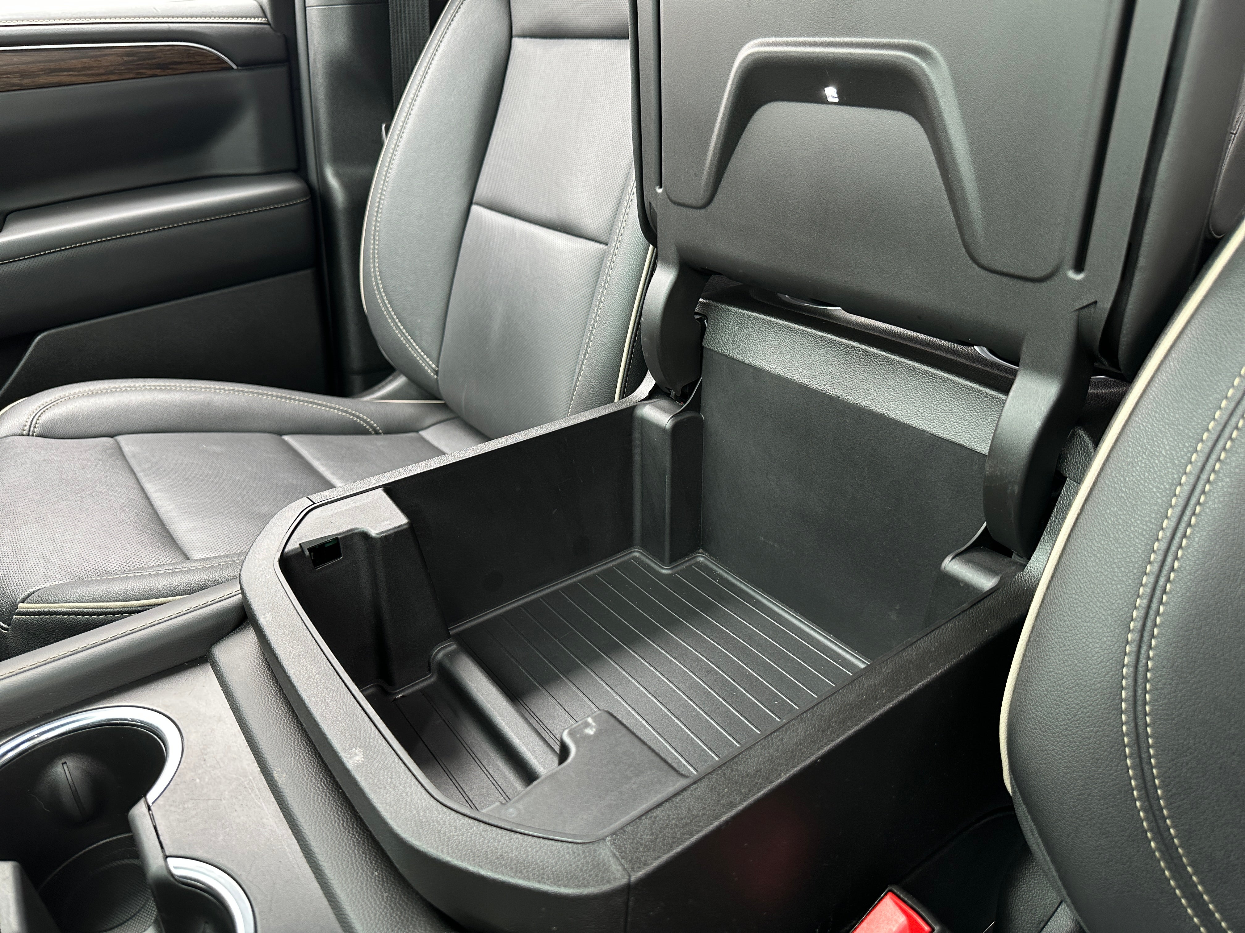 2023 Chevrolet Suburban Premier - Photo 17