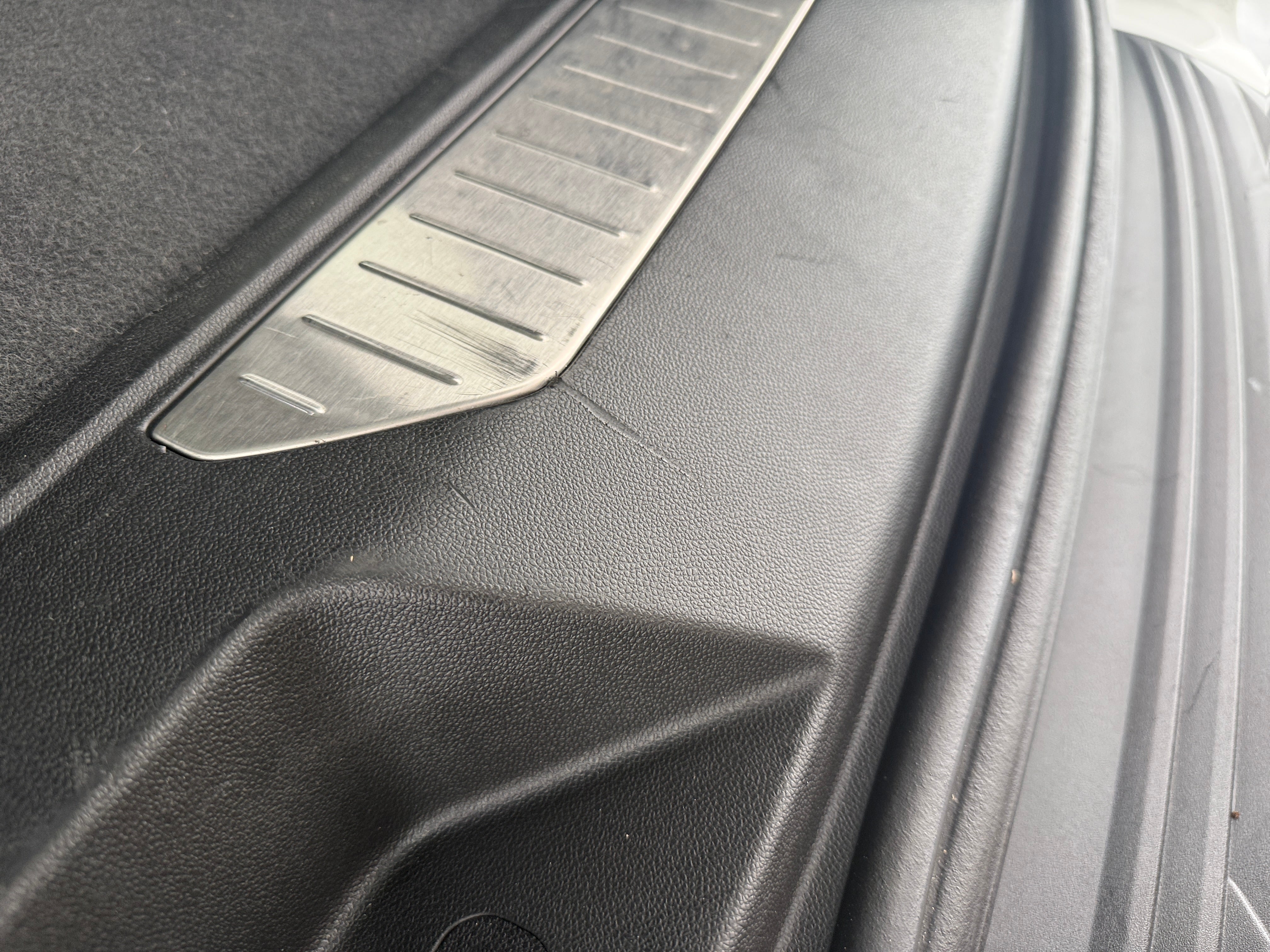 2023 Chevrolet Suburban Premier - Photo 24