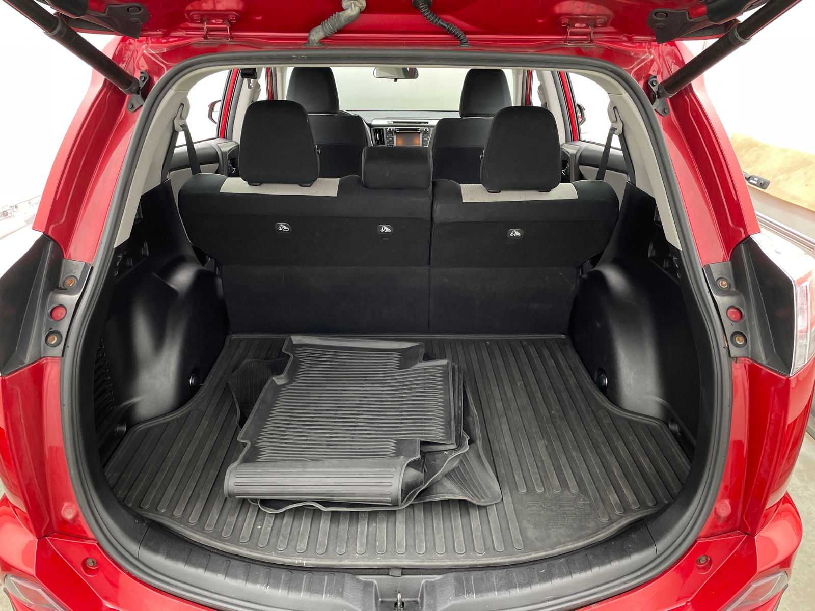 Thumbnail: 2017 Toyota RAV4 - 7