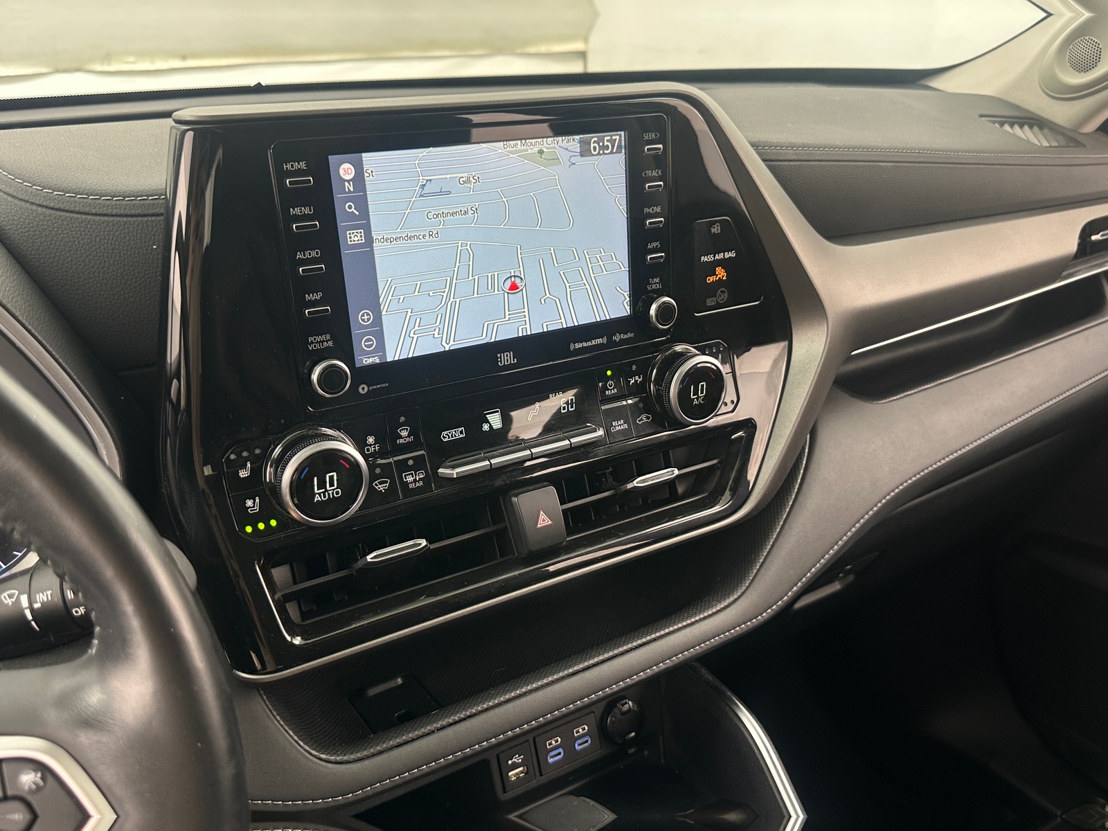 Thumbnail: 2022 Toyota Highlander - 3