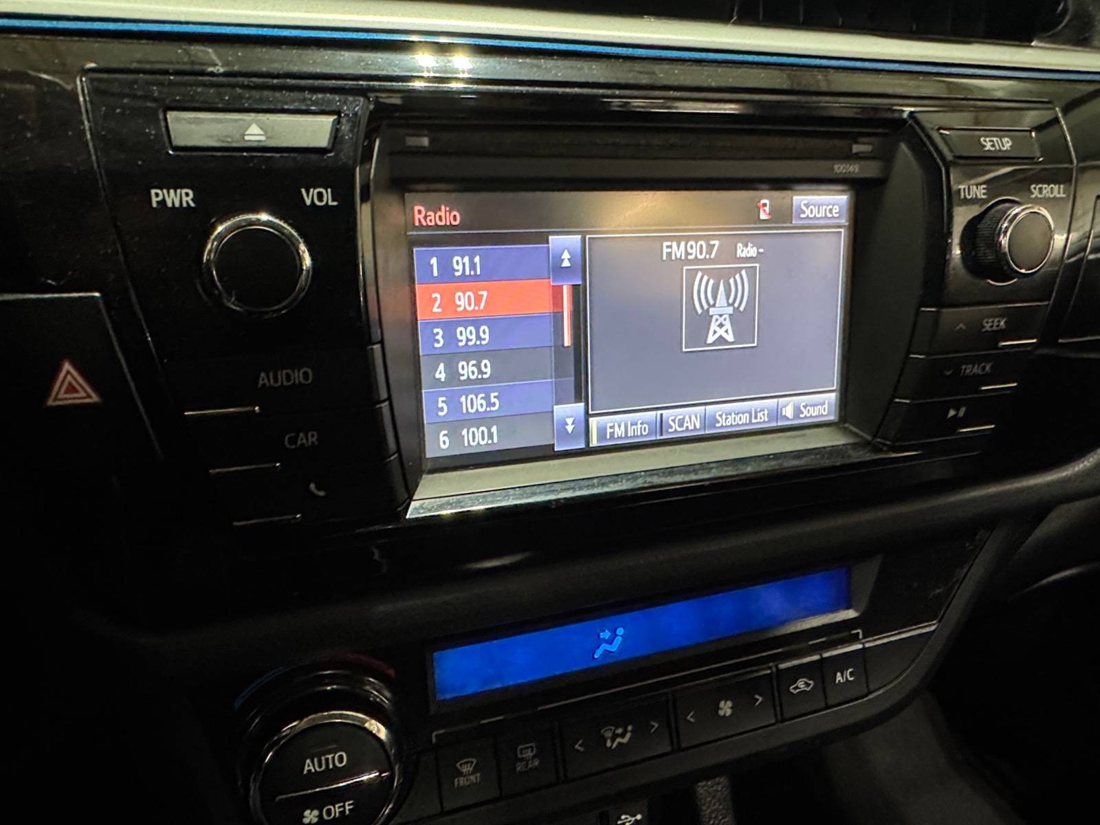 Thumbnail: 2014 Toyota Corolla - 4
