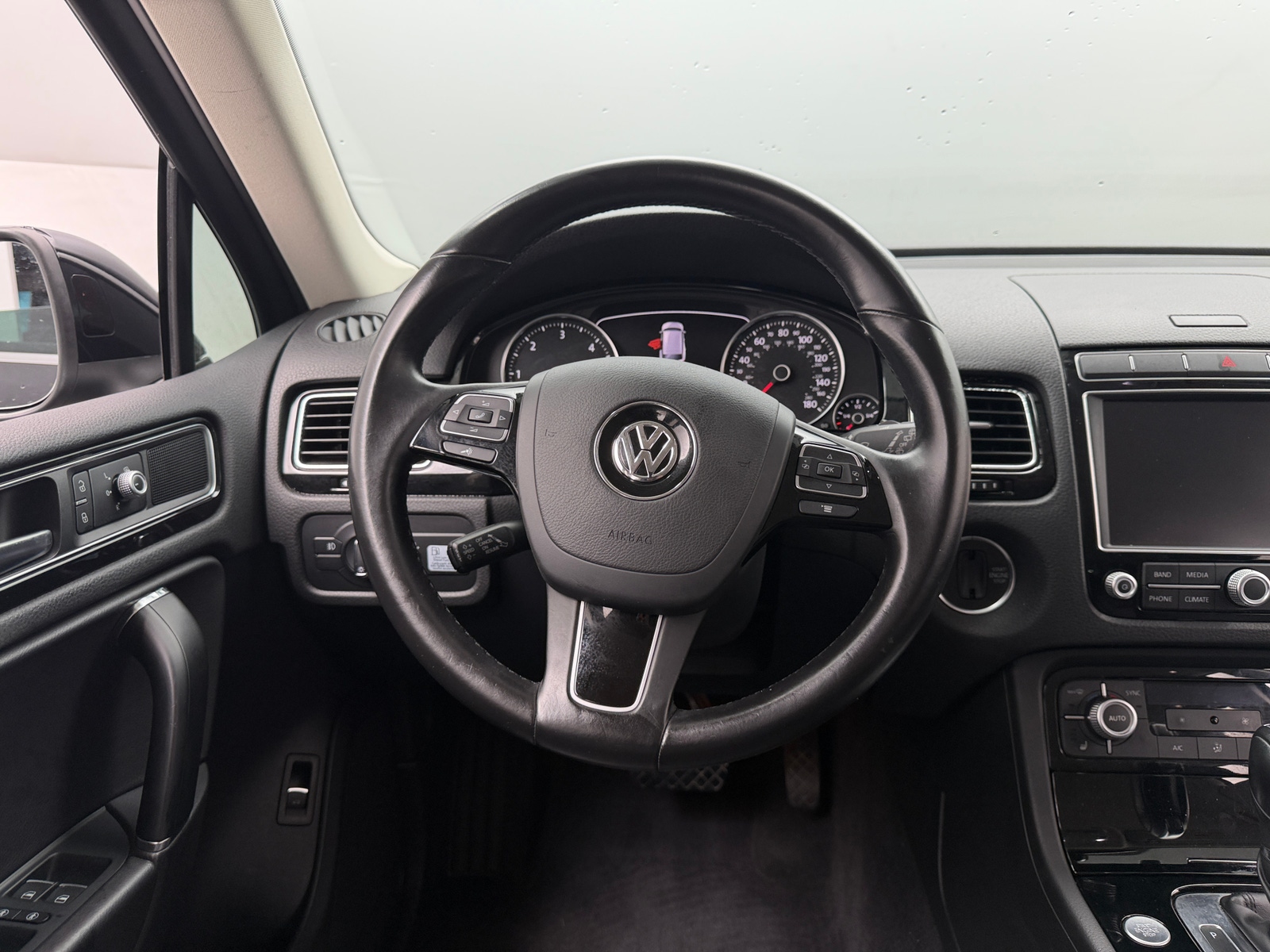 Thumbnail: 2016 Volkswagen Touareg - 5