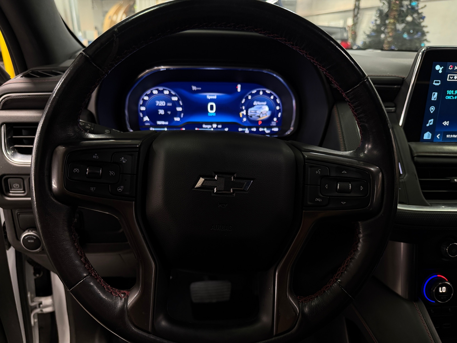 Thumbnail: 2022 Chevrolet Tahoe - 4