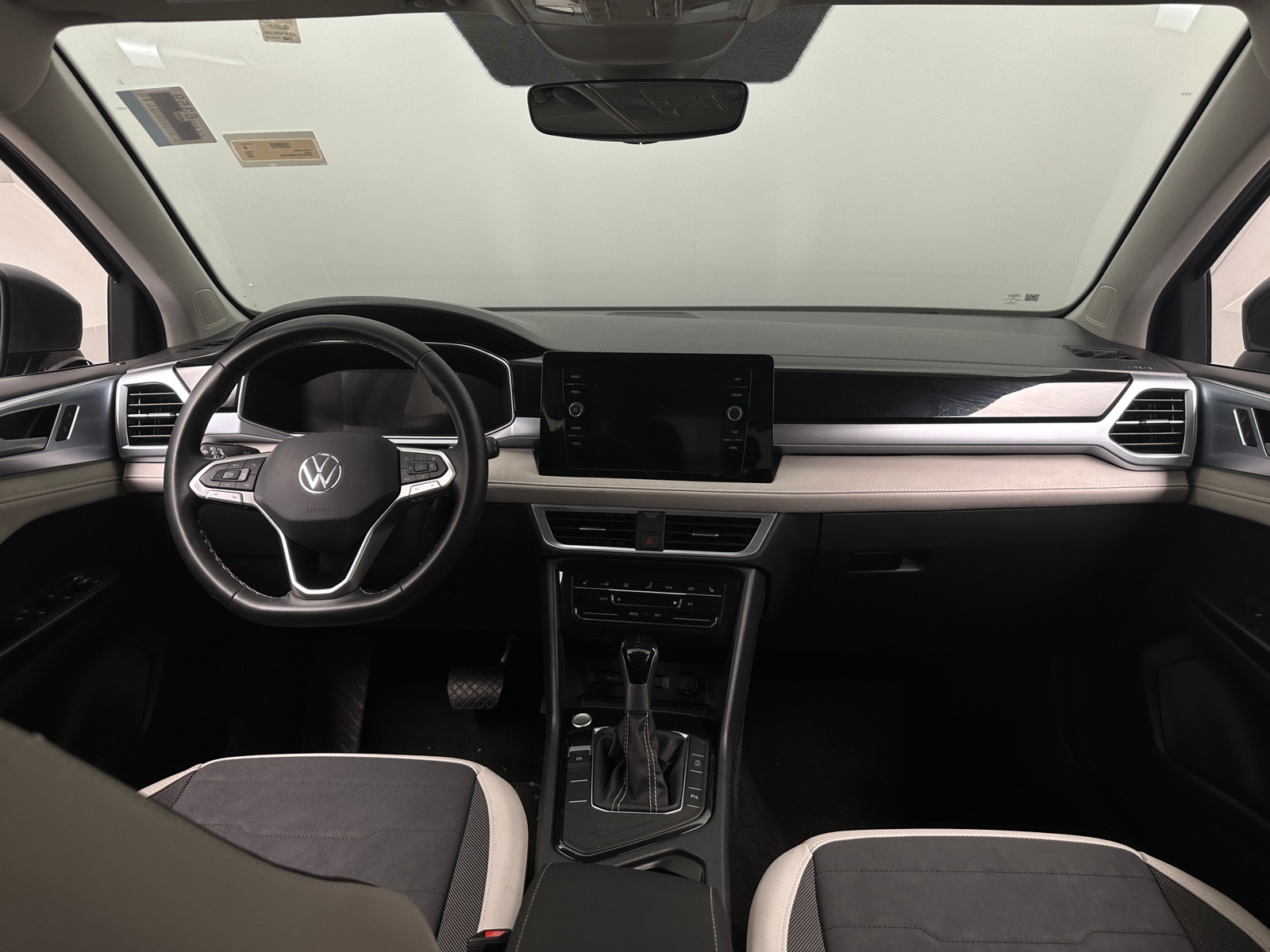 Thumbnail: 2025 Volkswagen Taos - 3
