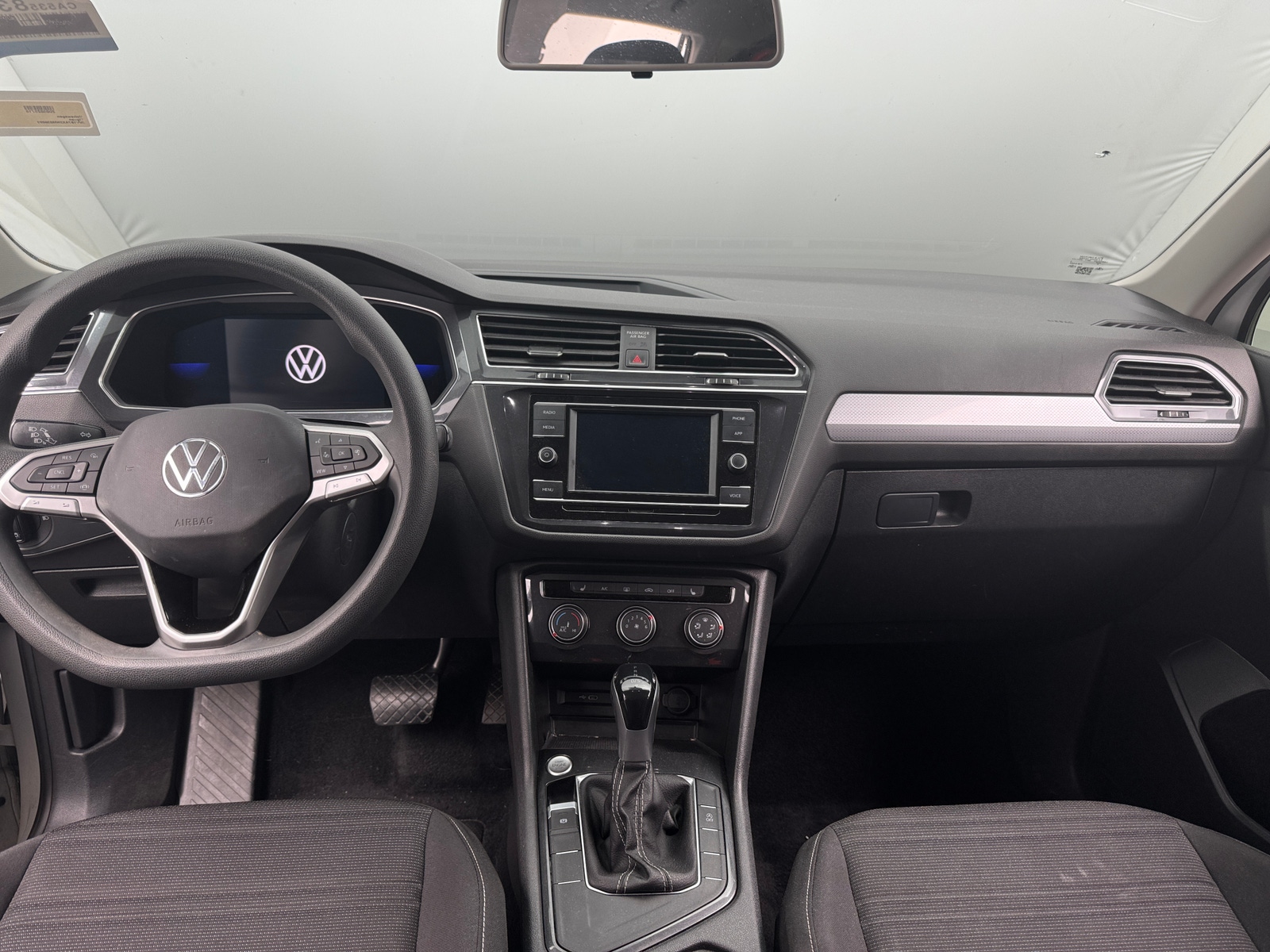 Thumbnail: 2022 Volkswagen Tiguan - 3
