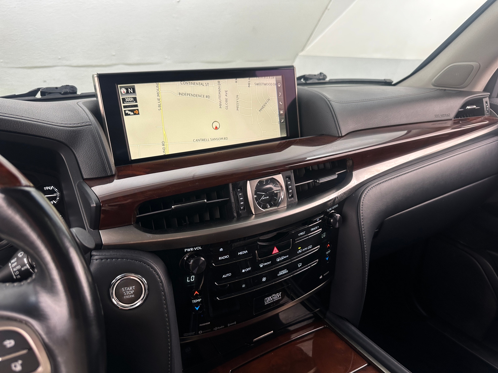 Thumbnail: 2018 Lexus LX - 3
