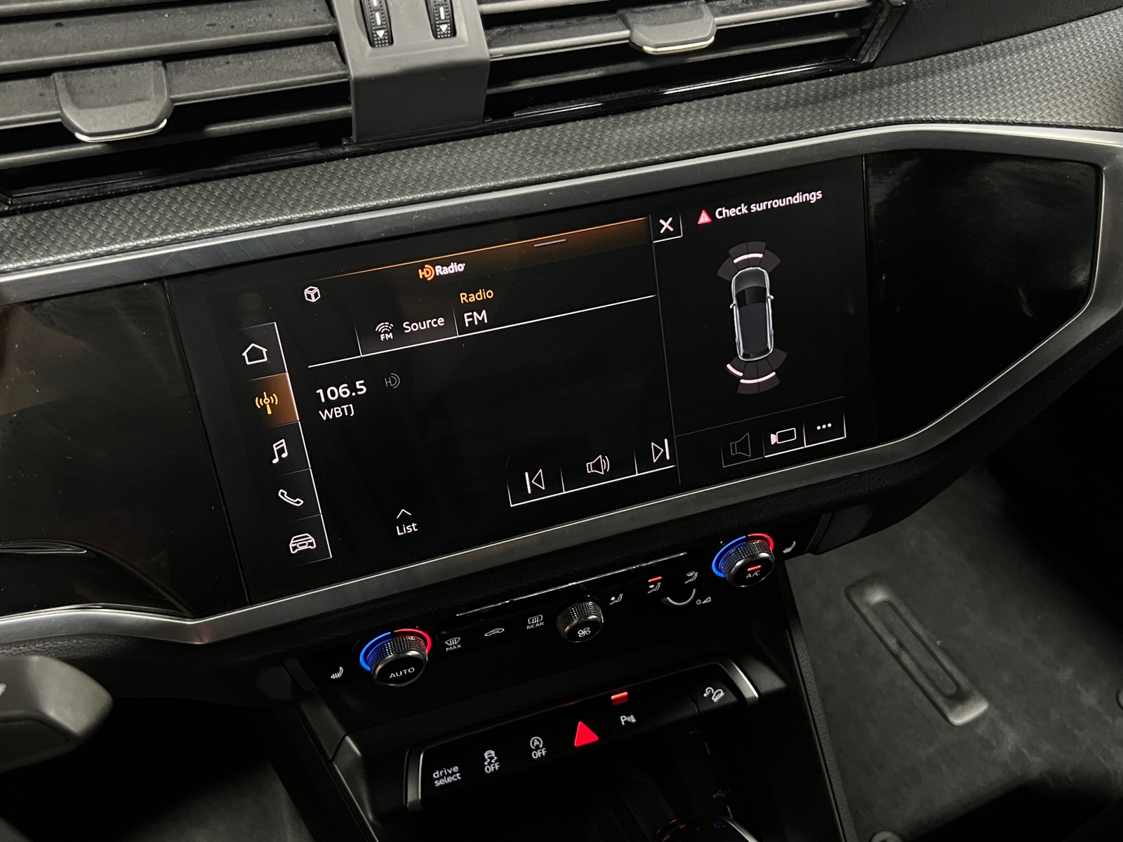 Thumbnail: 2024 Audi Q3 - 3