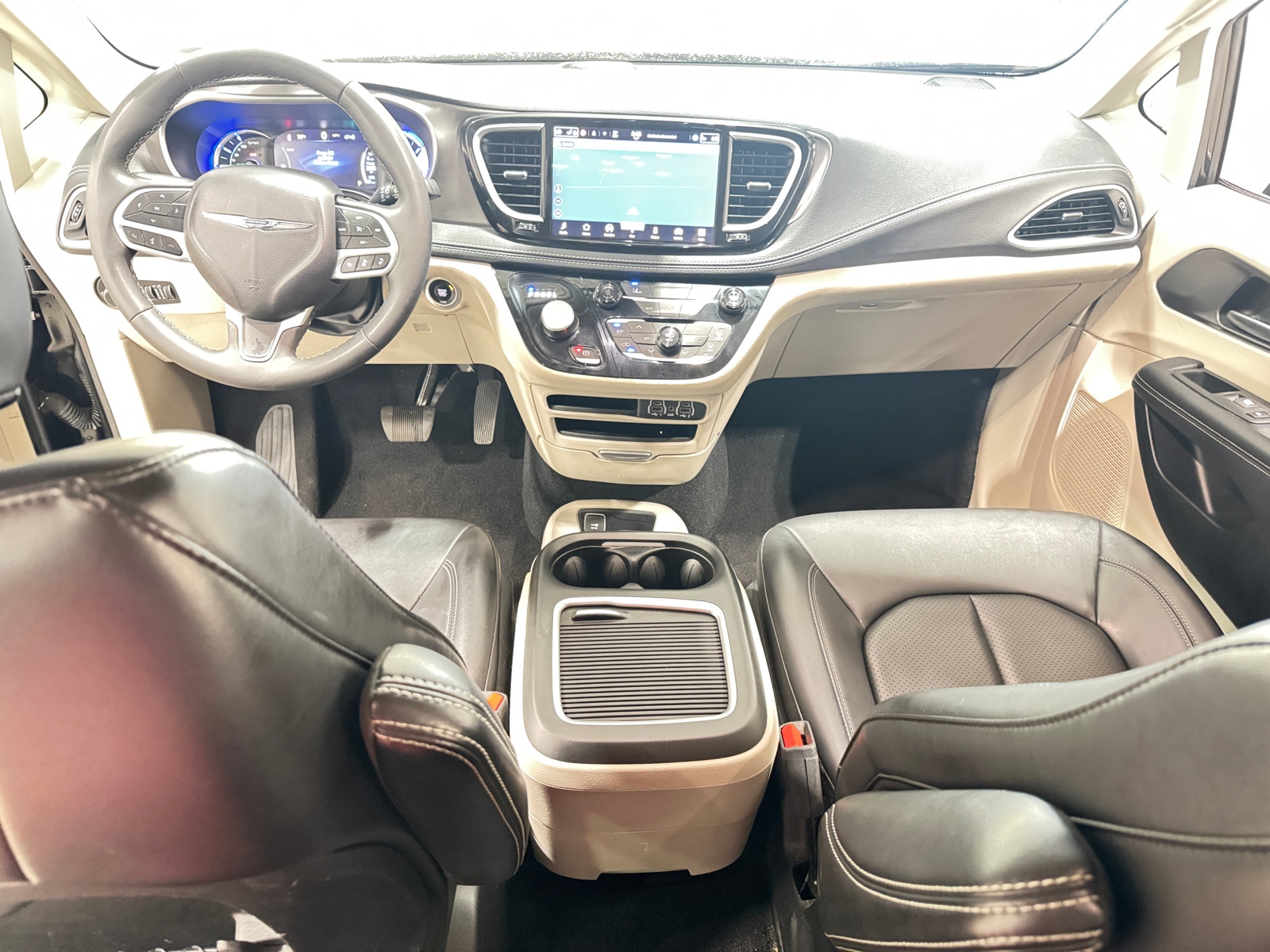 Thumbnail: 2024 Chrysler Pacifica - 3