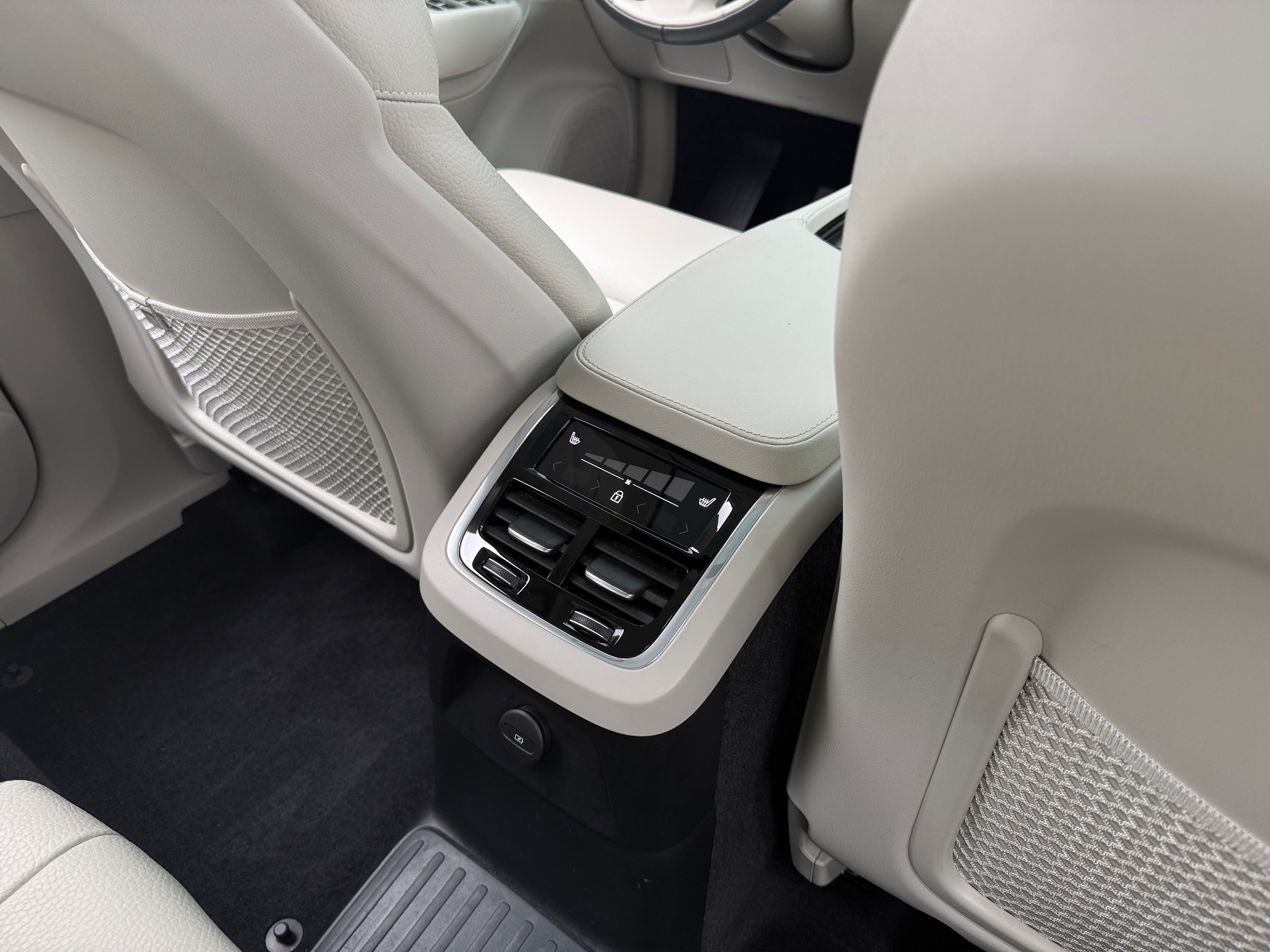 2025 Volvo XC90 Plus