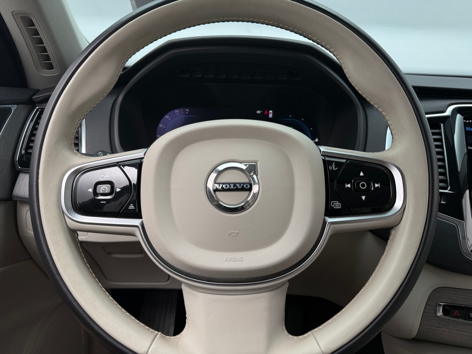 Thumbnail: 2025 Volvo XC90 - 4
