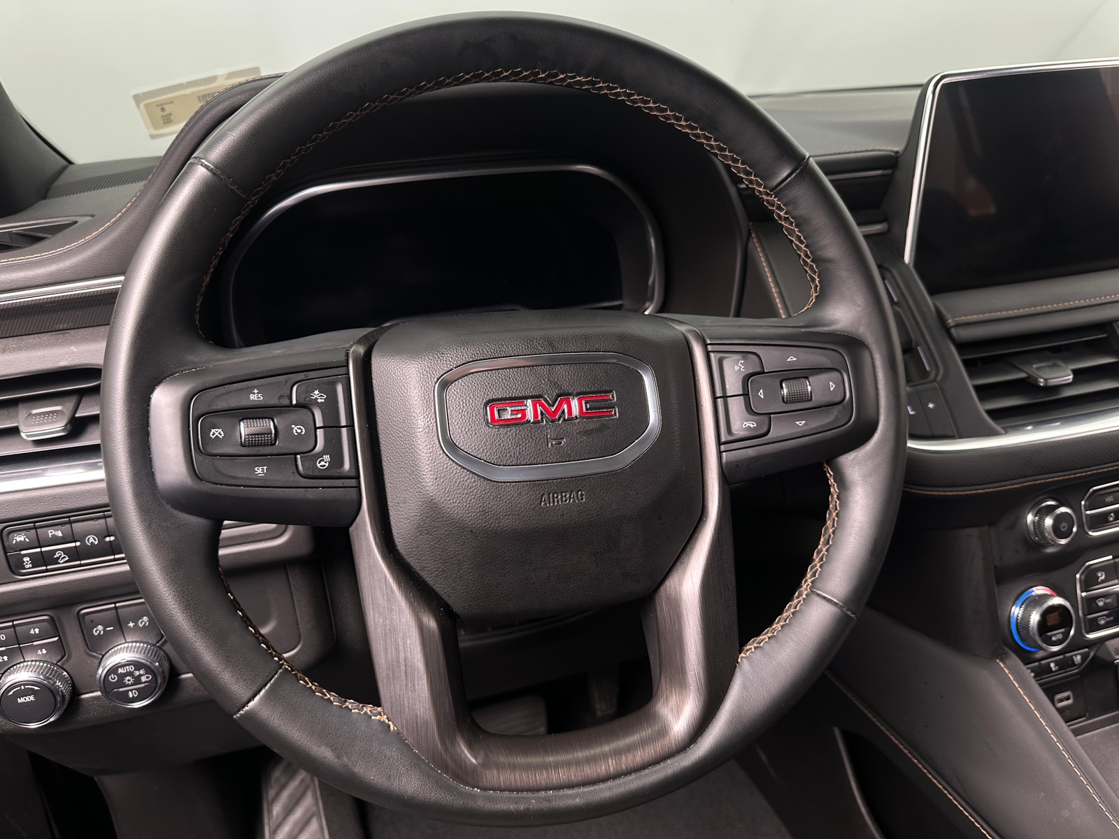 Thumbnail: 2023 GMC Yukon XL - 4