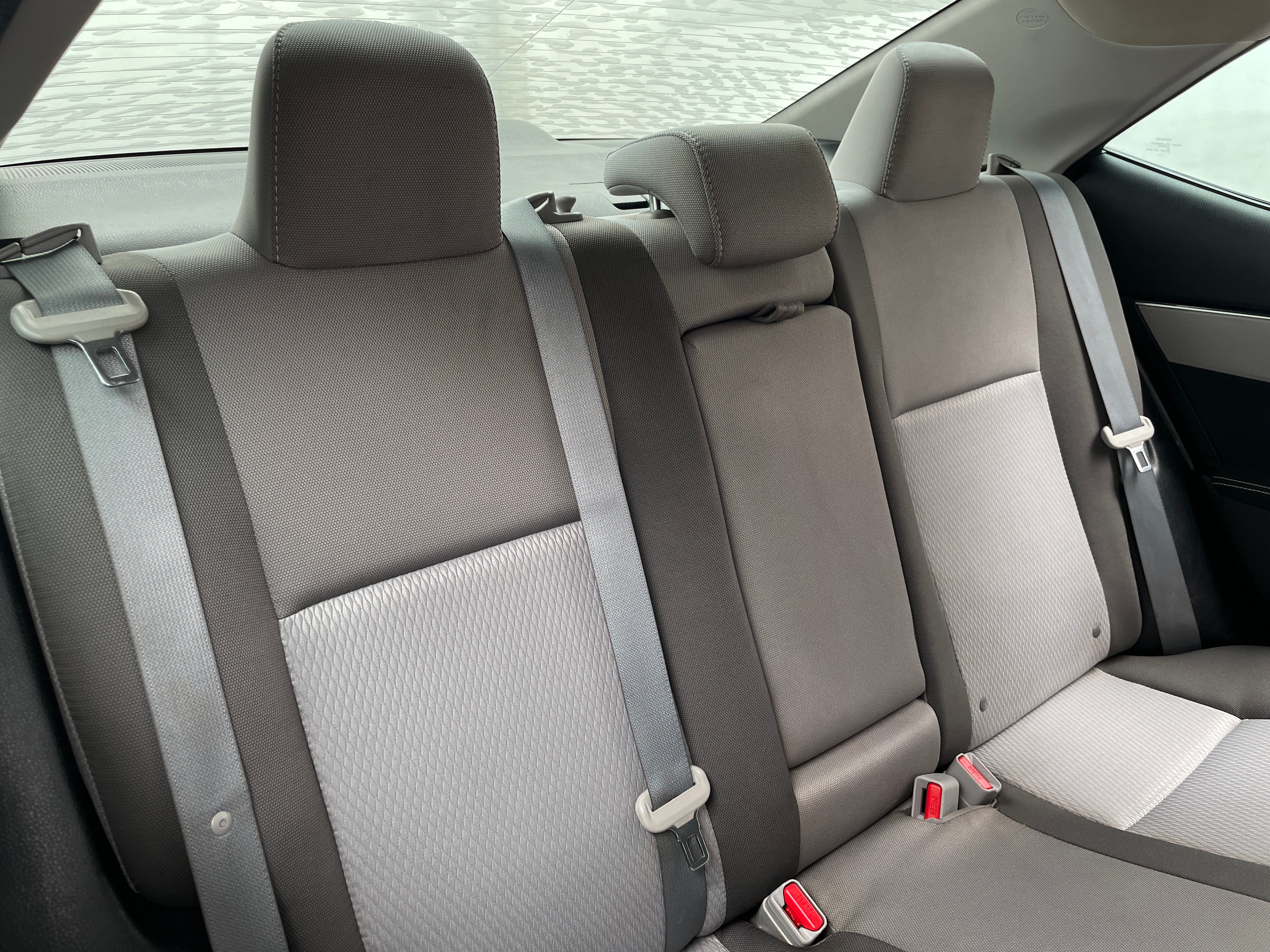 2017 Toyota Corolla LE - Photo 3