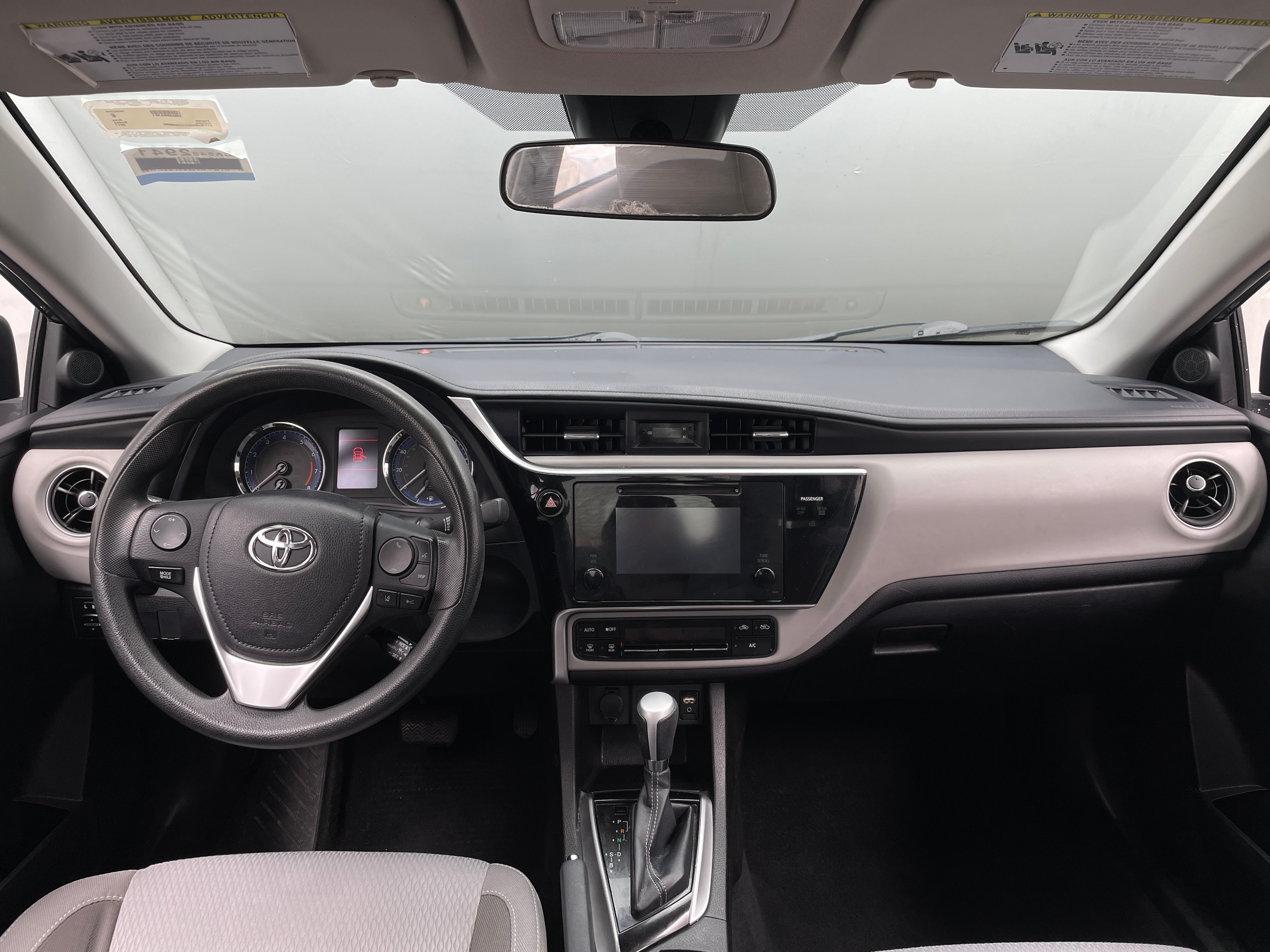 2017 Toyota Corolla LE - Photo 4