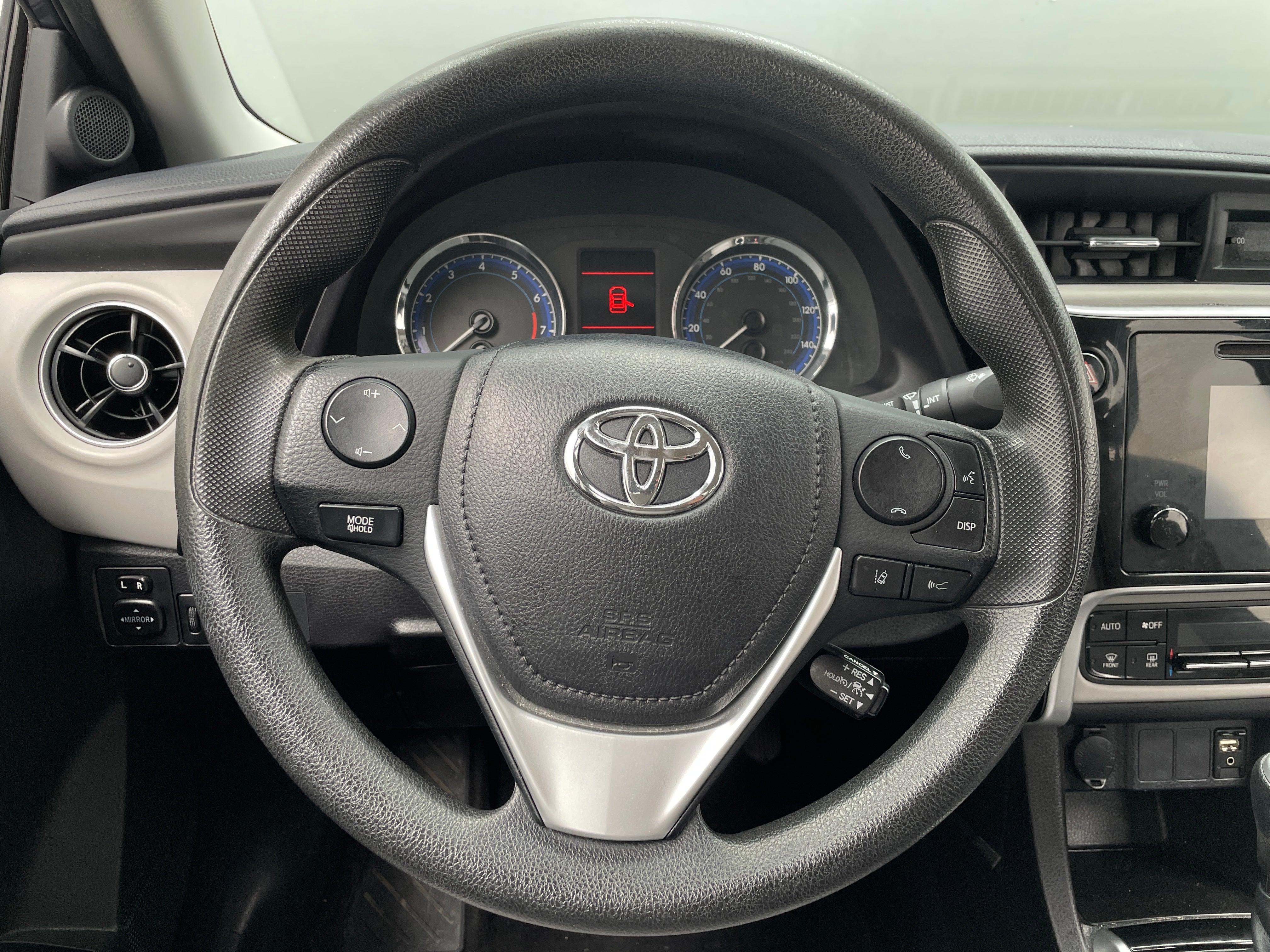 2017 Toyota Corolla LE - Photo 6